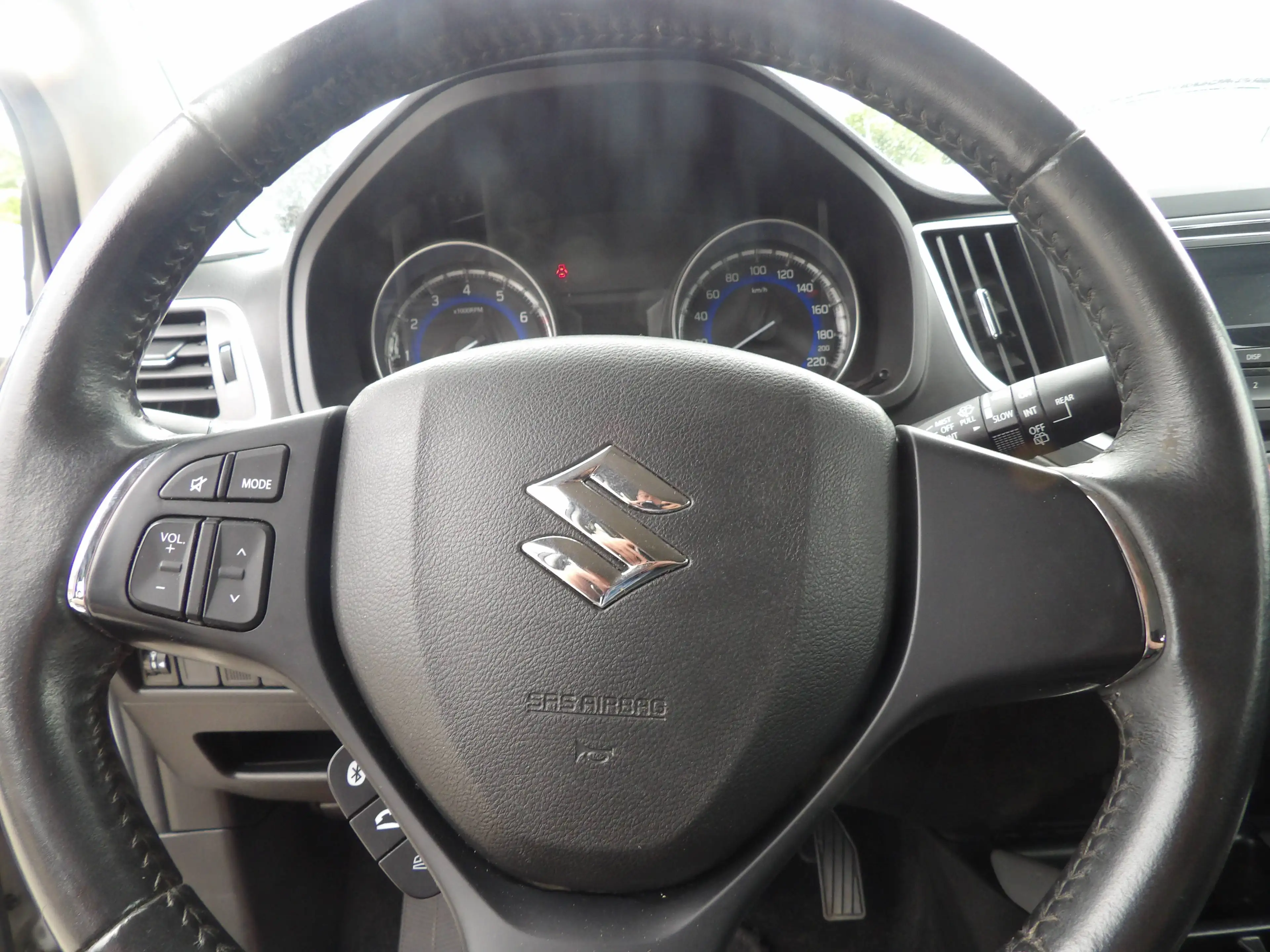Suzuki Baleno Basic Klima CD Radio Sitzheizung Freisprechanlage HU AU Neu — photo 15