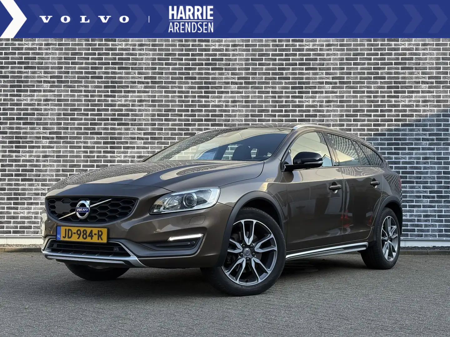 Volvo V60 Cross Country 2.0 T5 Summum | Trekhaak | Adaptive cruise control Bruin - 1