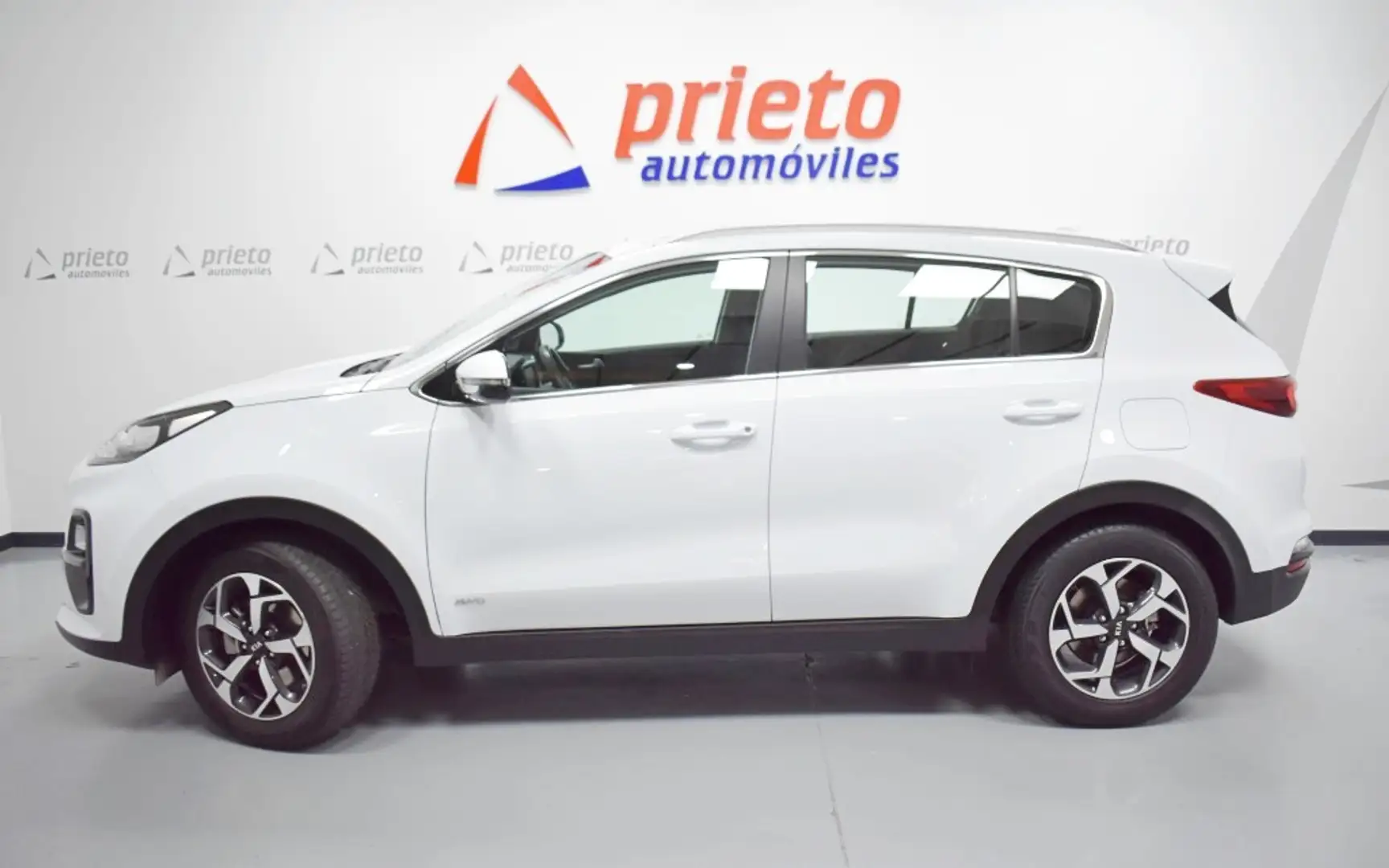 Kia Sportage 1.6 MHEV Business 4x4 136 Blanco - 2