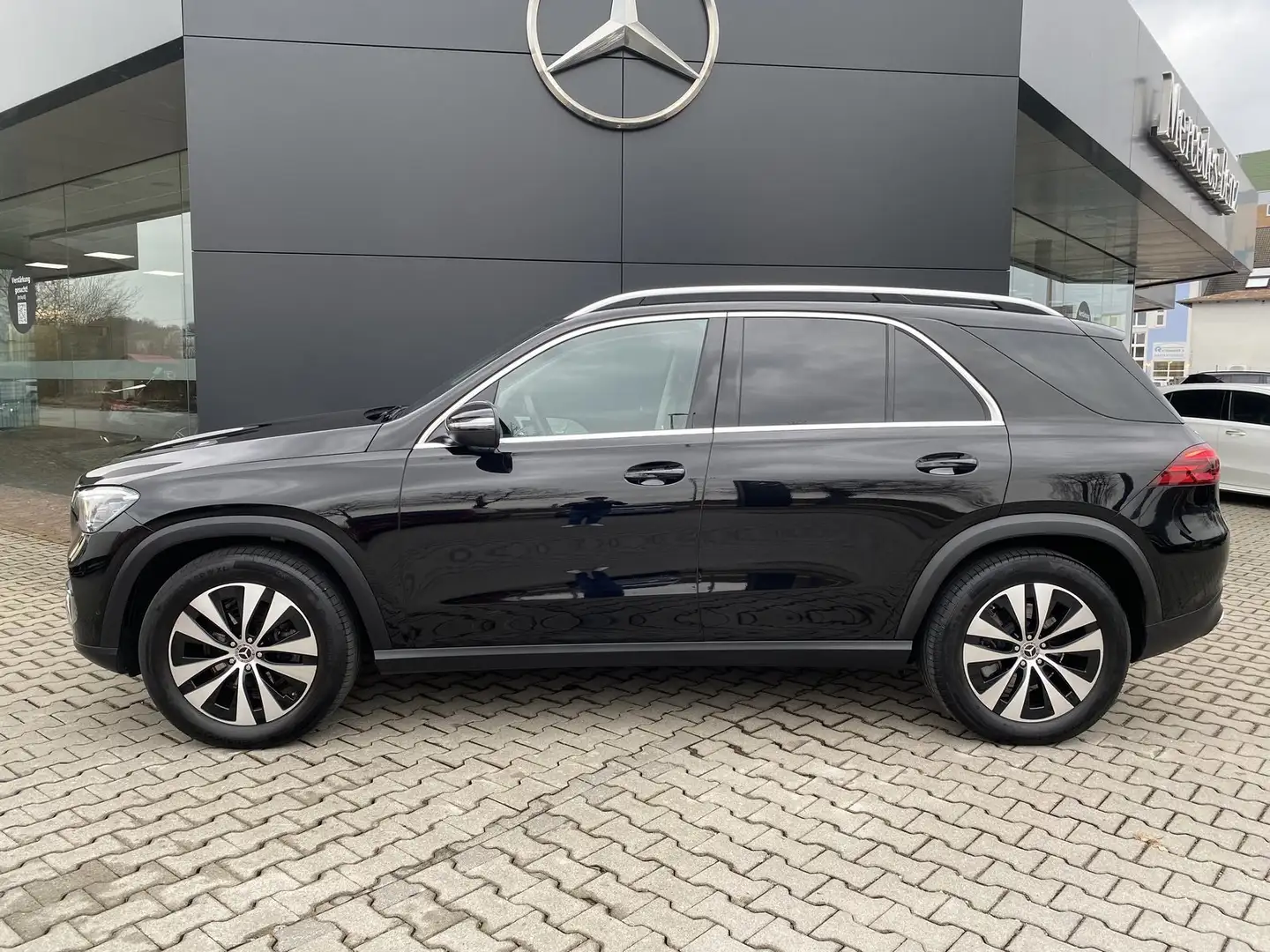 Mercedes-Benz GLE 300 d 4M Offroader*Multibeam*Kamera*20''uvm. Zwart - 2
