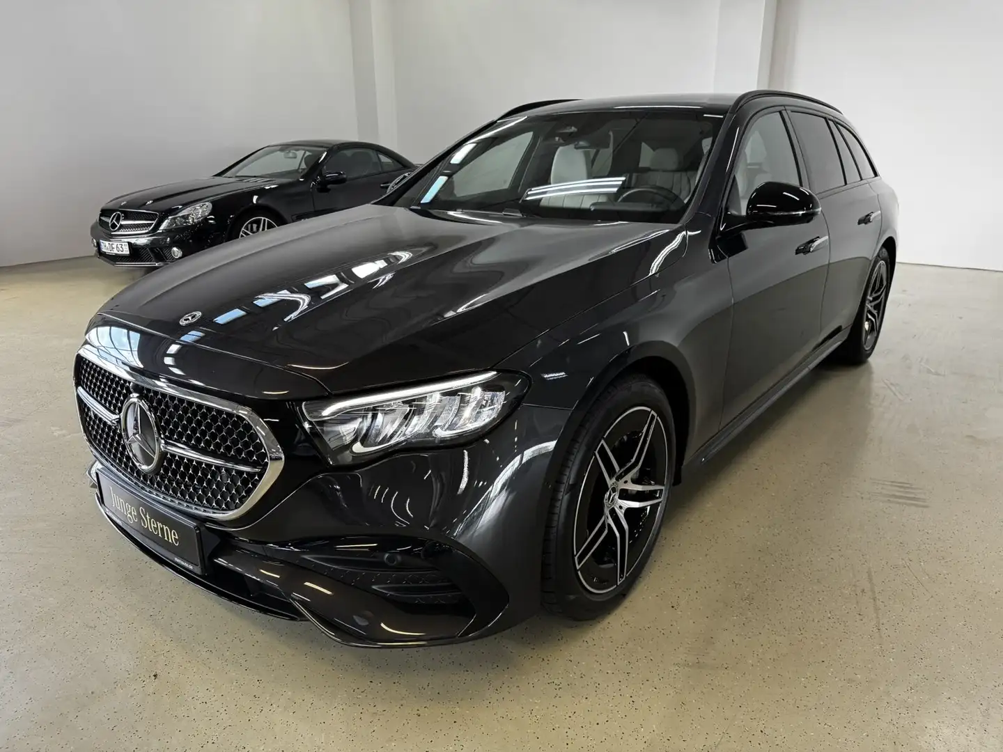Mercedes-Benz E 200 E 200 T AMG Standh 360 Cam LED Night AHK Distr Grijs - 2