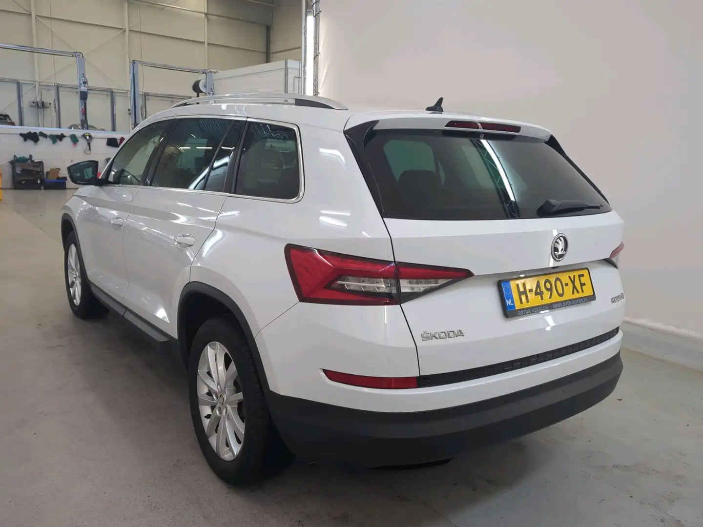 Skoda Kodiaq 1.5 TSI 150pk Automaat Business Edition 5P | Navig Wit - 2