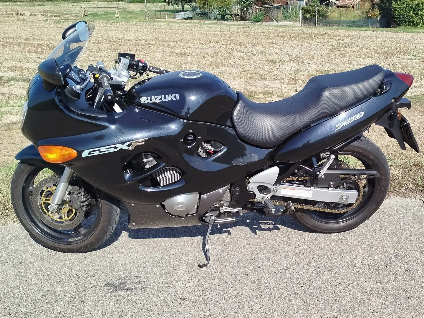 Suzuki GSX 750 SUZUKI GSX 750 F Schwarz - 1