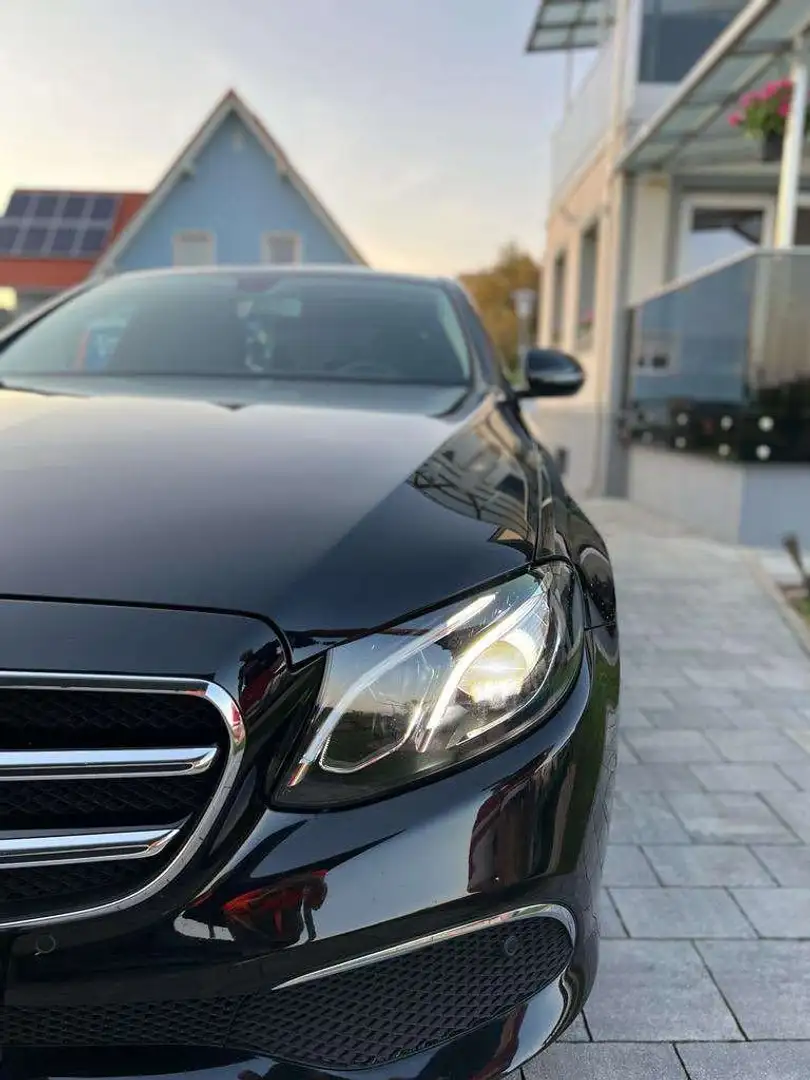 Mercedes-Benz E 200 E 200 d Avantgarde Aut. Avantgarde Schwarz - 1