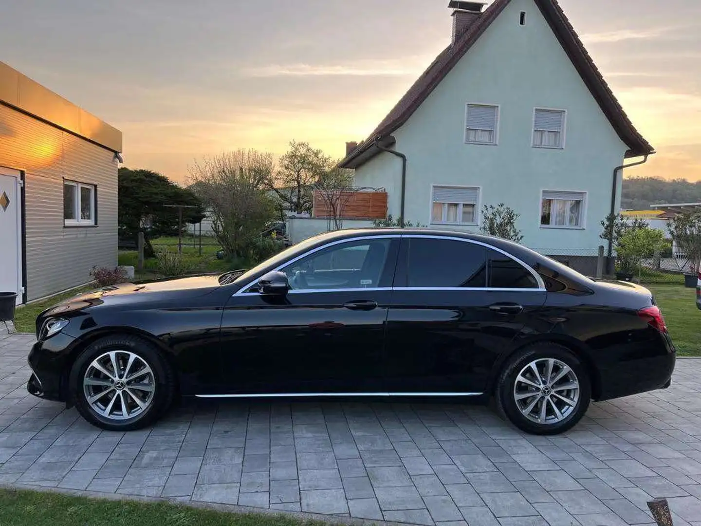 Mercedes-Benz E 200 E 200 d Avantgarde Aut. Avantgarde Schwarz - 2