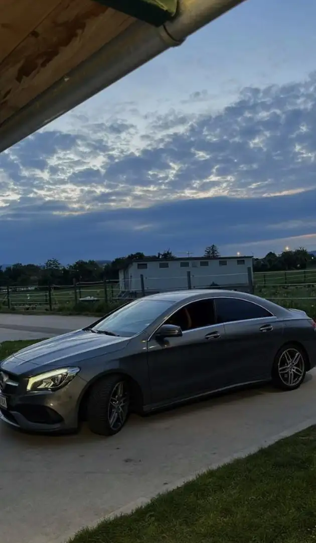 Mercedes-Benz CLA 220 d AMG-Line Coupé Grau - 1