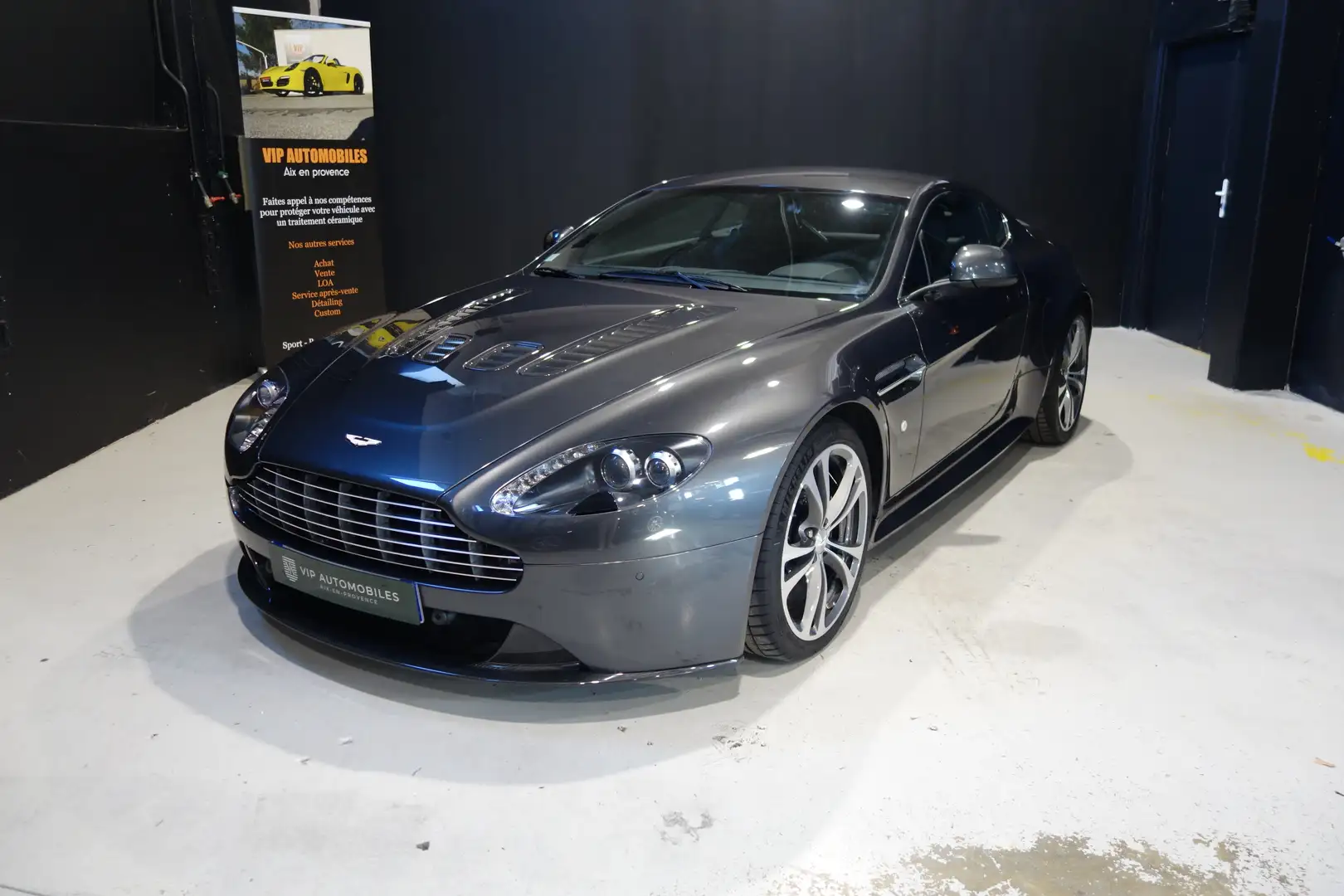 Aston Martin Vantage Vantage Coupé V12 Grau - 2