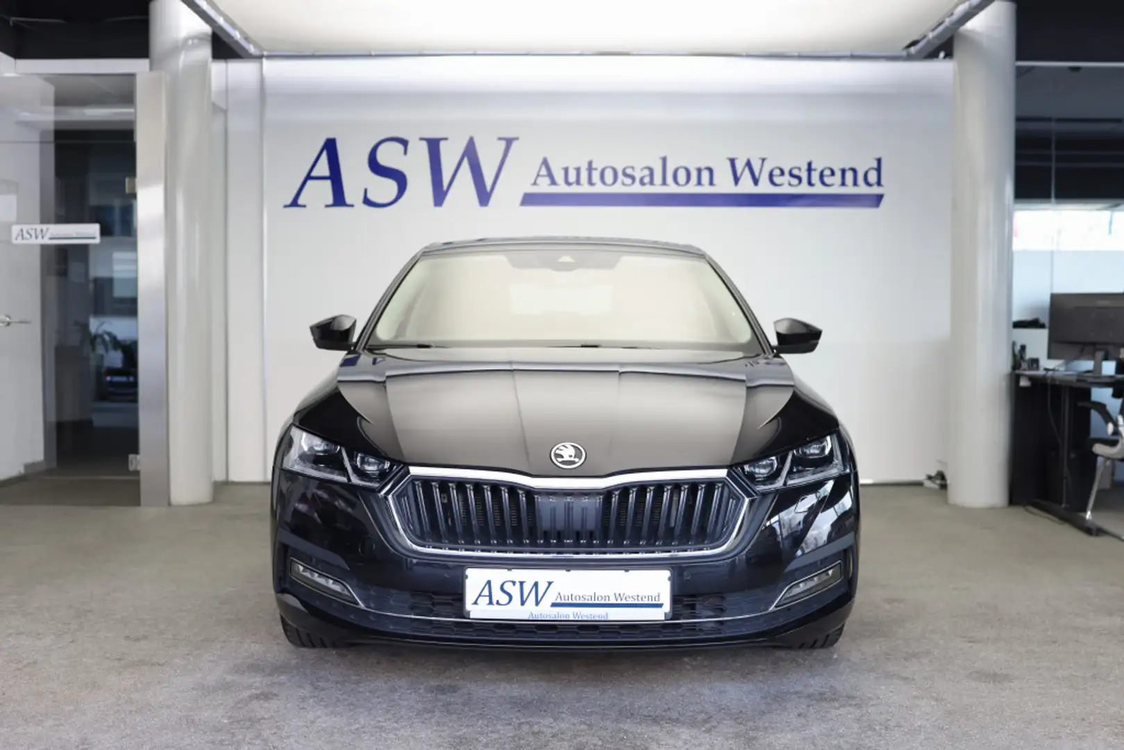 Skoda Octavia LIMOUSINE 2,0 TDI FIRST EDITION 18-ZOLL Fekete - 2