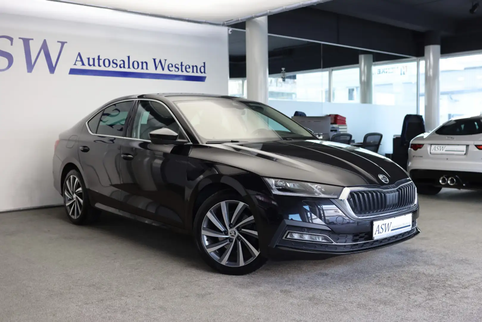 Skoda Octavia LIMOUSINE 2,0 TDI FIRST EDITION 18-ZOLL Fekete - 1
