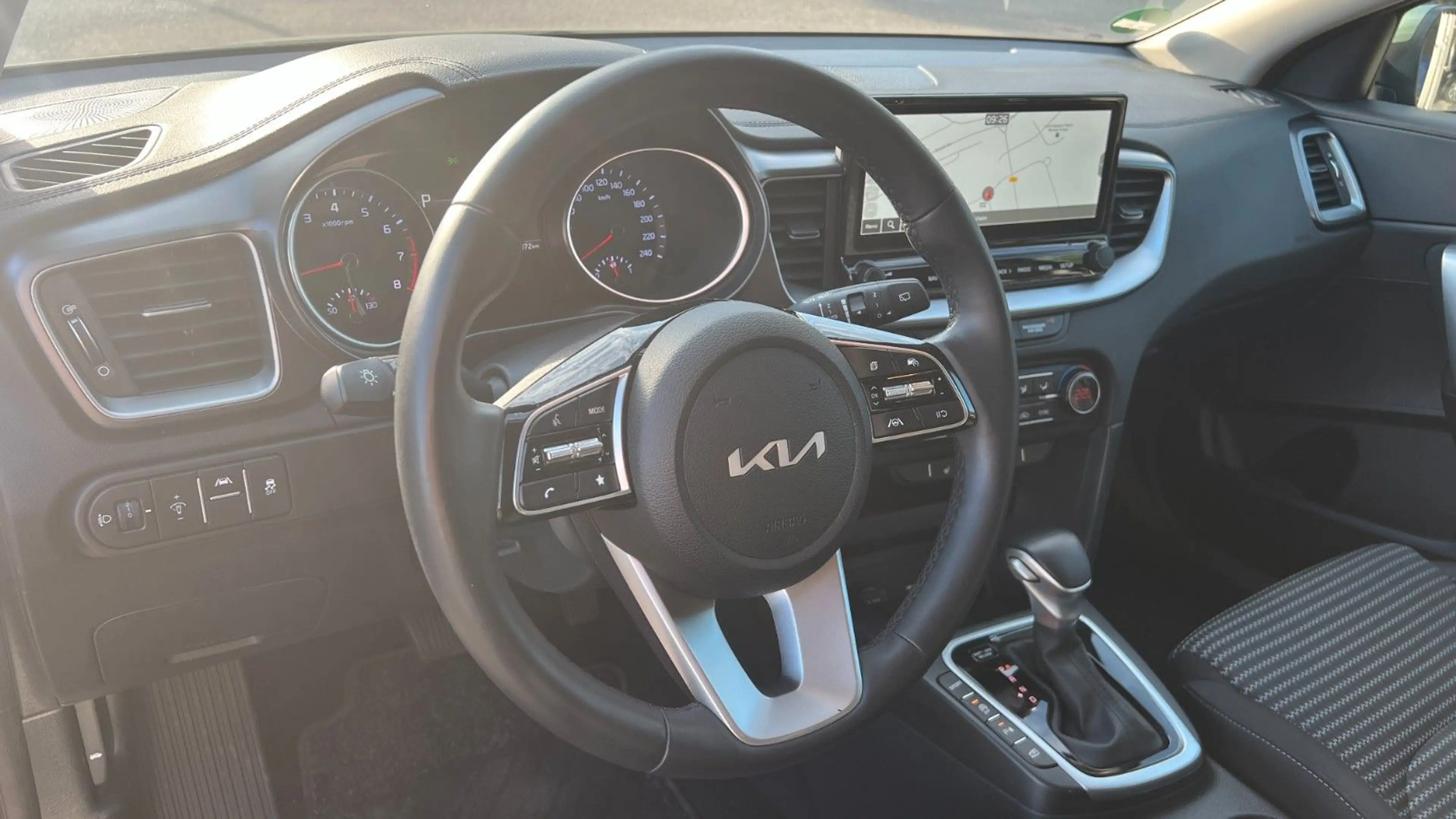 Kia Ceed SW / cee'd SW /AHK/Inspektion neu/Top — photo 11