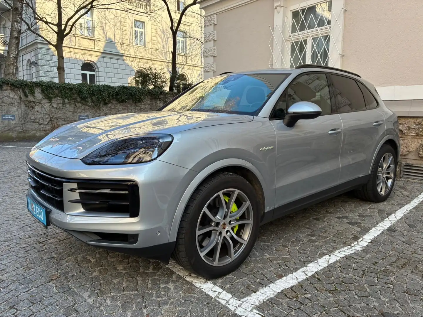 Porsche Cayenne E-Hybrid III / Neupreis  € 140.000,- / GARATIE Silber - 1
