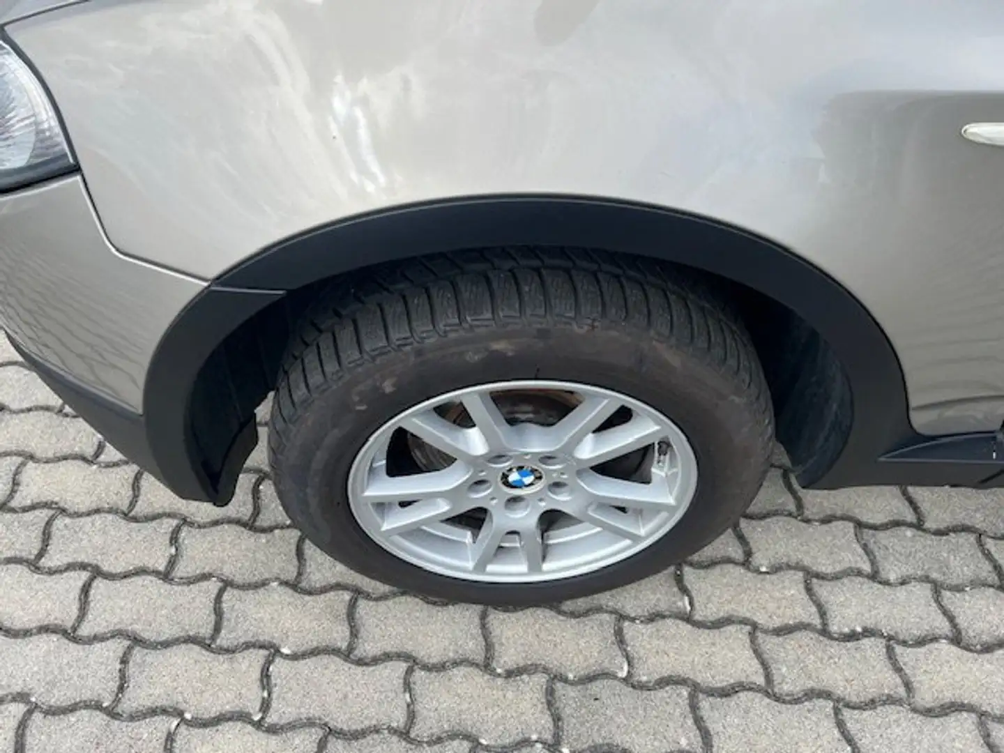 BMW X3 3,0d Österreich-Paket Aut. Zlatá - 2