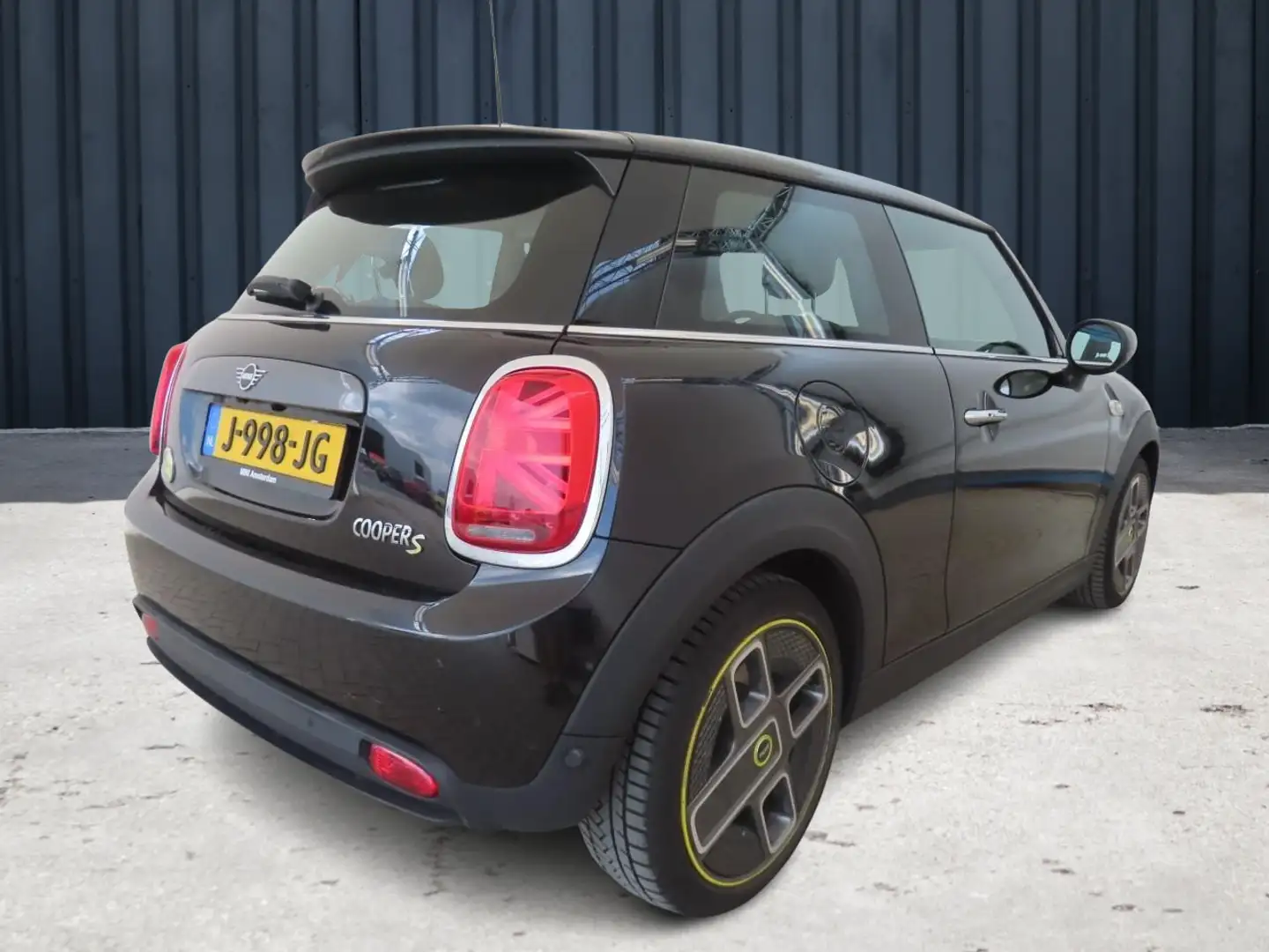 MINI Mini Electric Yours 33 kWh (184PK), 1e-Eig & Keuri Zwart - 2