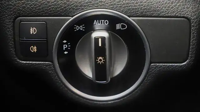 Mercedes-Benz 250 view 12