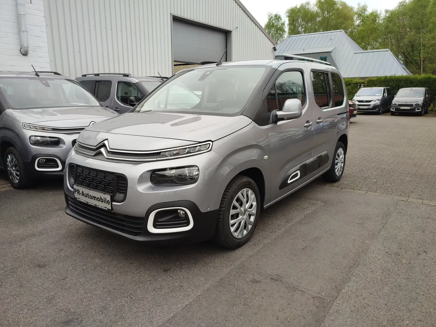 Citroen Berlingo M PureTech 110 SHINE Panoramadach Grau - 1