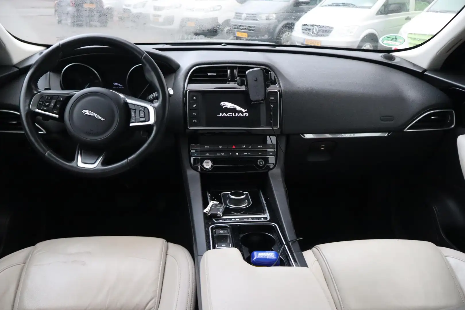 Jaguar F-Pace 2.0 Portfolio AWD 20d !!Motor defect!! Panoramadak Grijs - 2