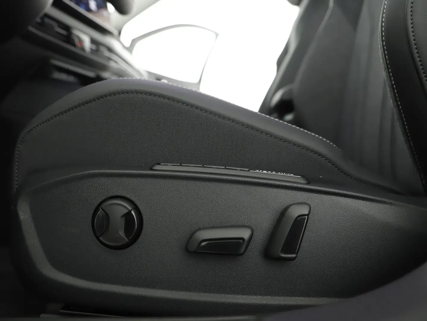 Volkswagen Golf Variant Business mHeV DSG Grau - 2