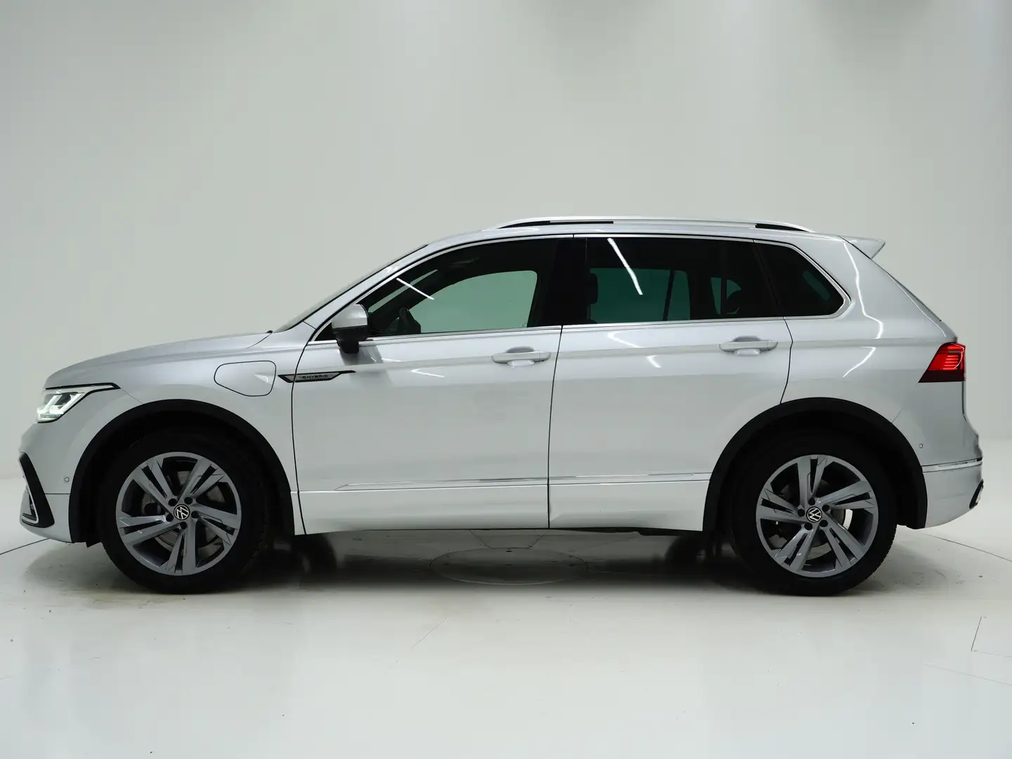 Volkswagen Tiguan 1.4 TSI eHybrid R-Line Exclusive | Panoramadak | L Zilver - 2