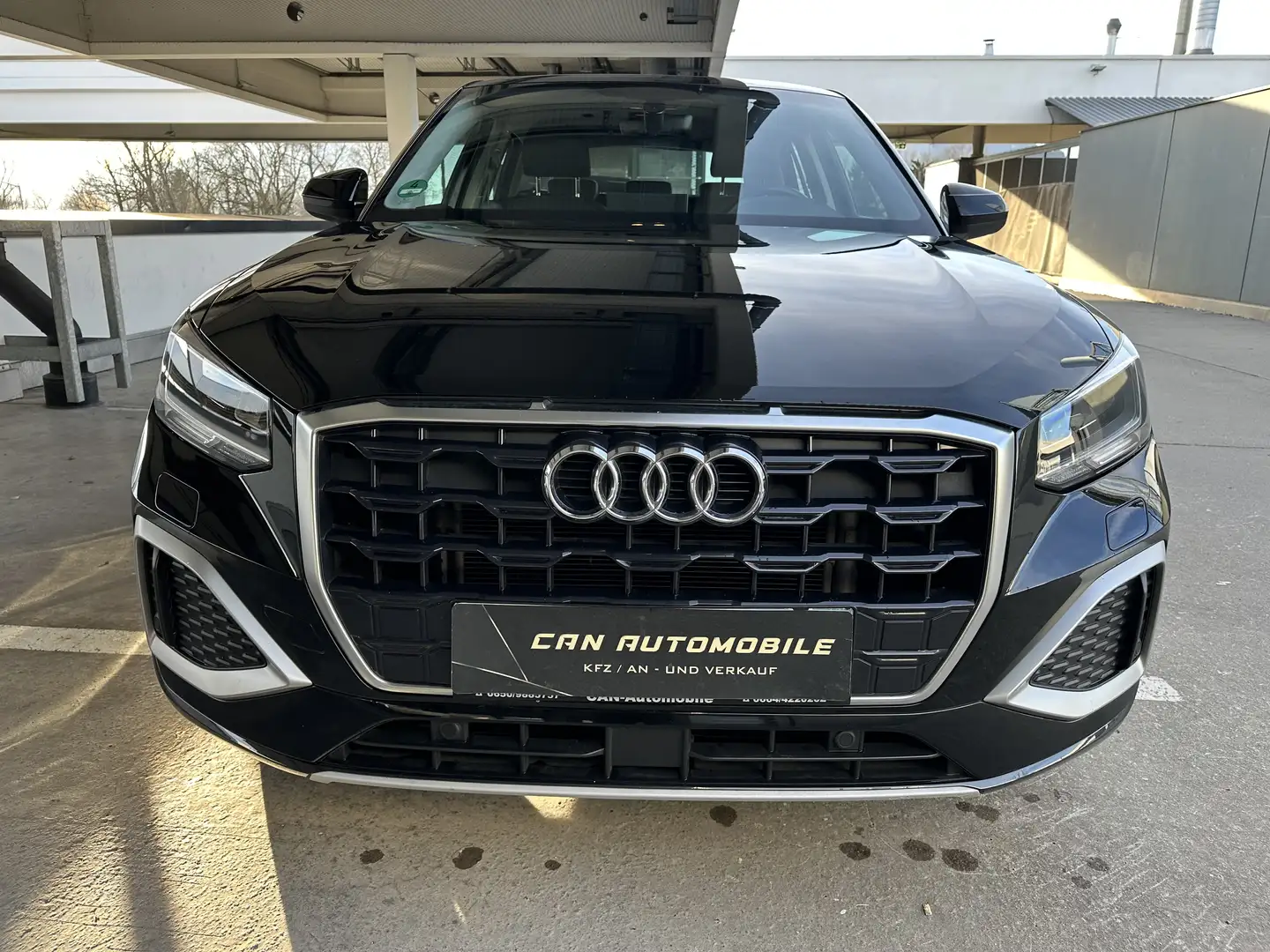 Audi Q2 30 TFSI Schwarz - 1