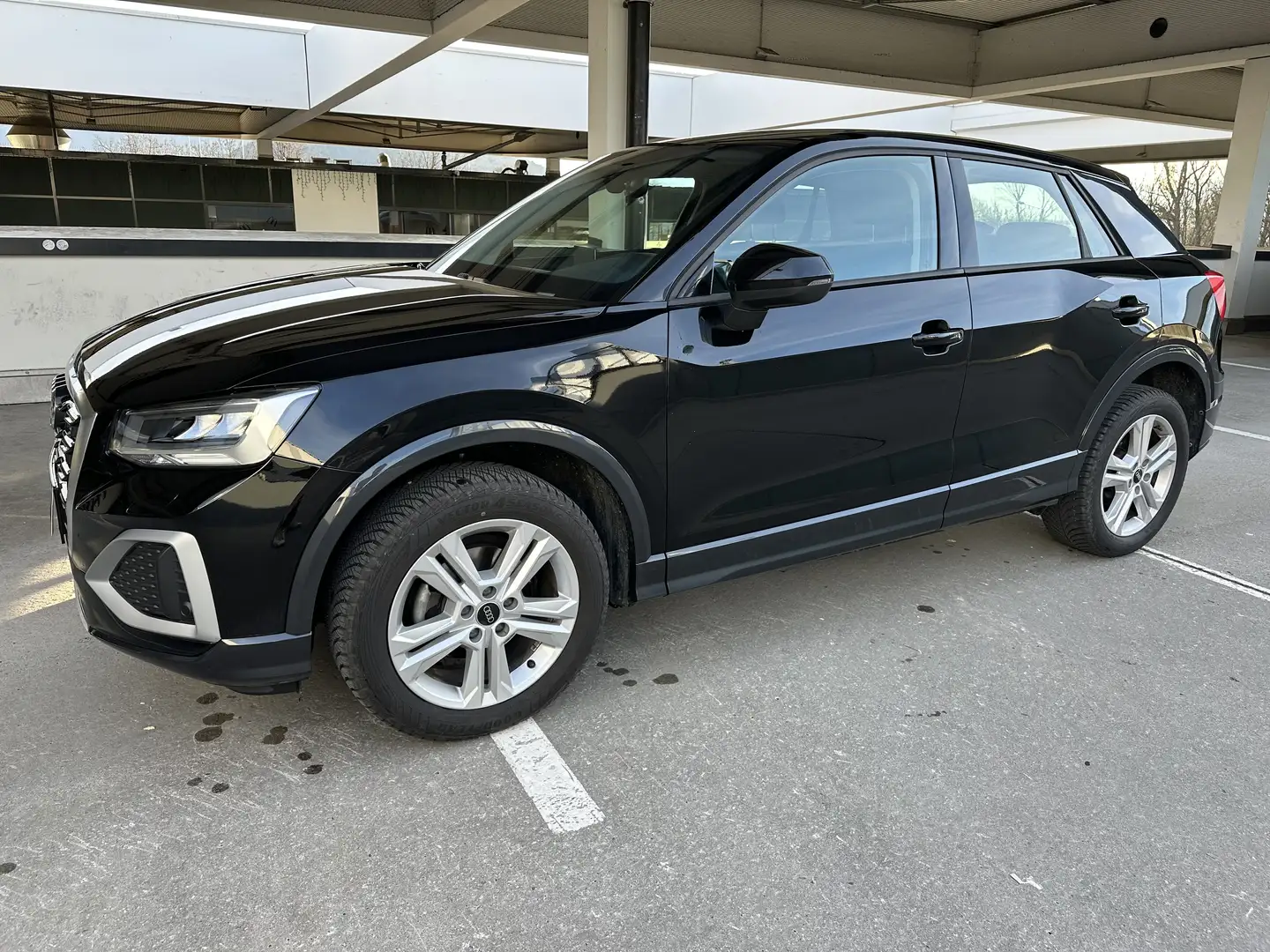 Audi Q2 30 TFSI Schwarz - 2