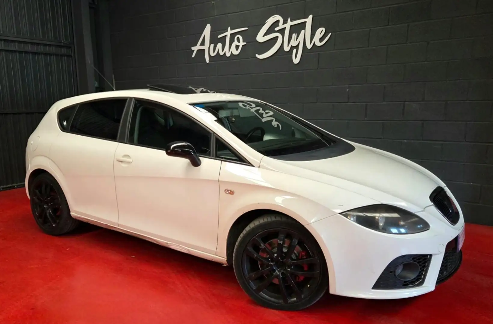 SEAT Leon 2.0TDI FR1 (159CO2) - 1