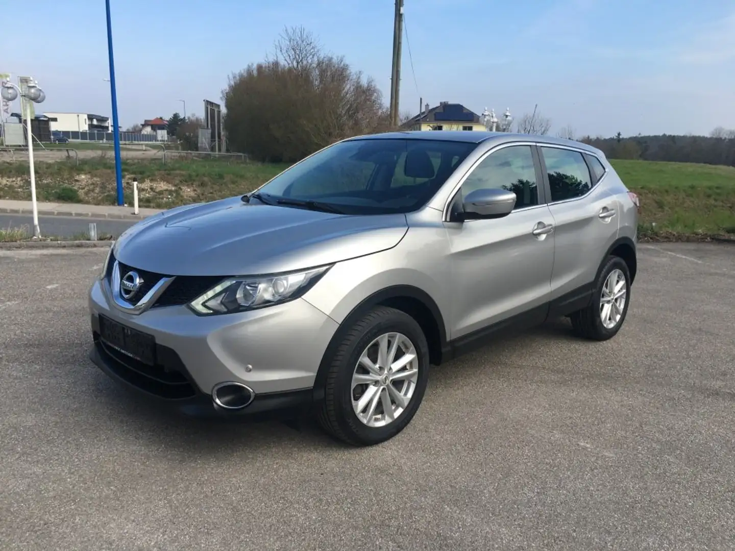 Nissan Qashqai 1,2 DIG-T Acenta Silber - 1