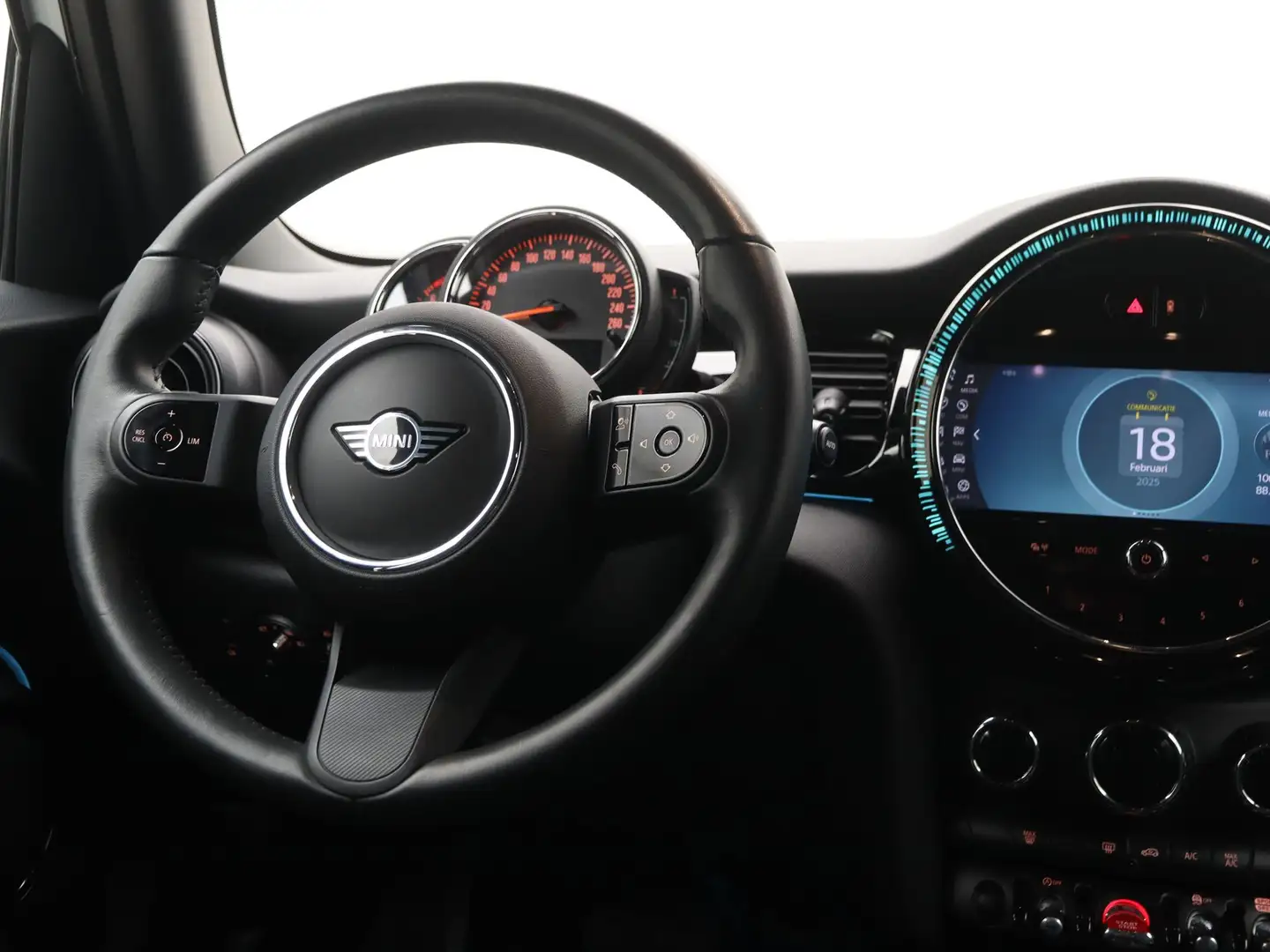 MINI Cooper 5-deurs Camden Edition Aut. Weiß - 2