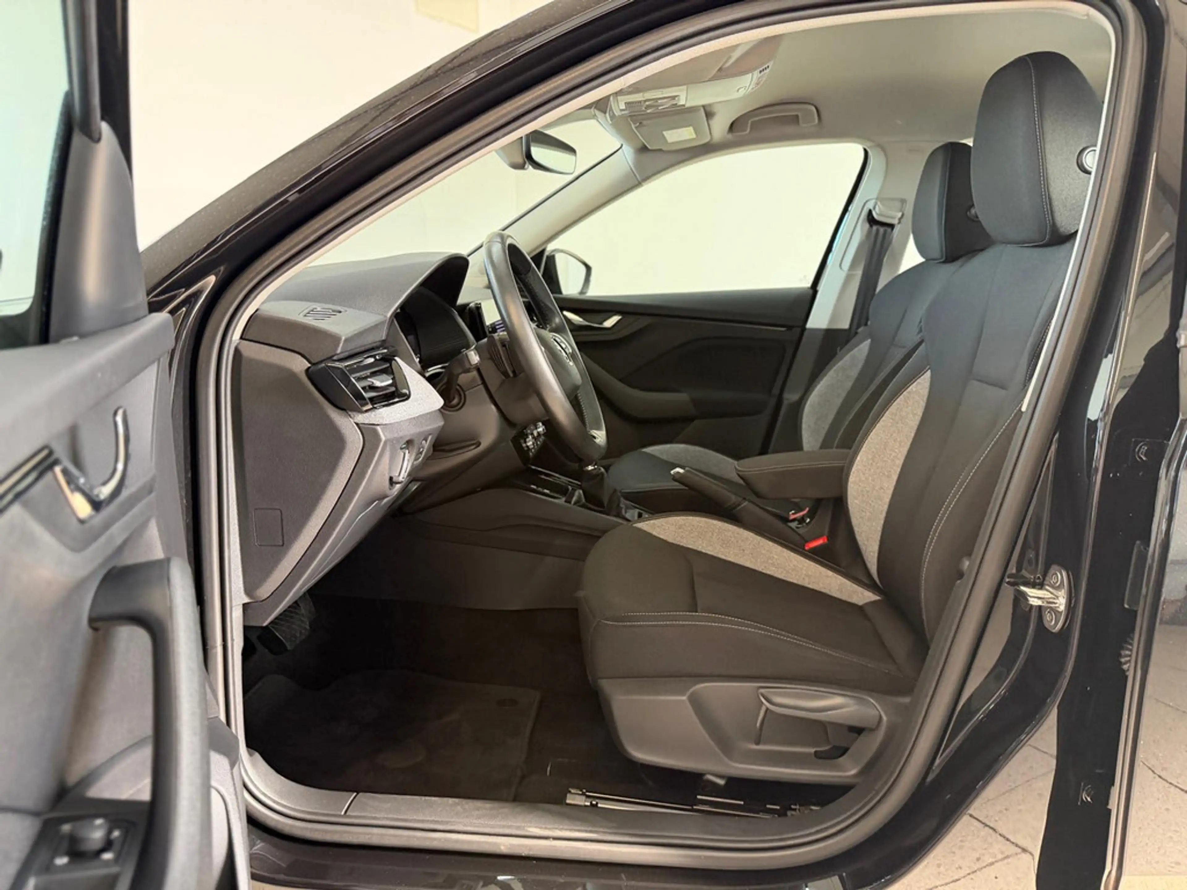 Skoda Kamiq 1.5 TSI Tour DSG PDC SHZ KAMERA LED — photo 11