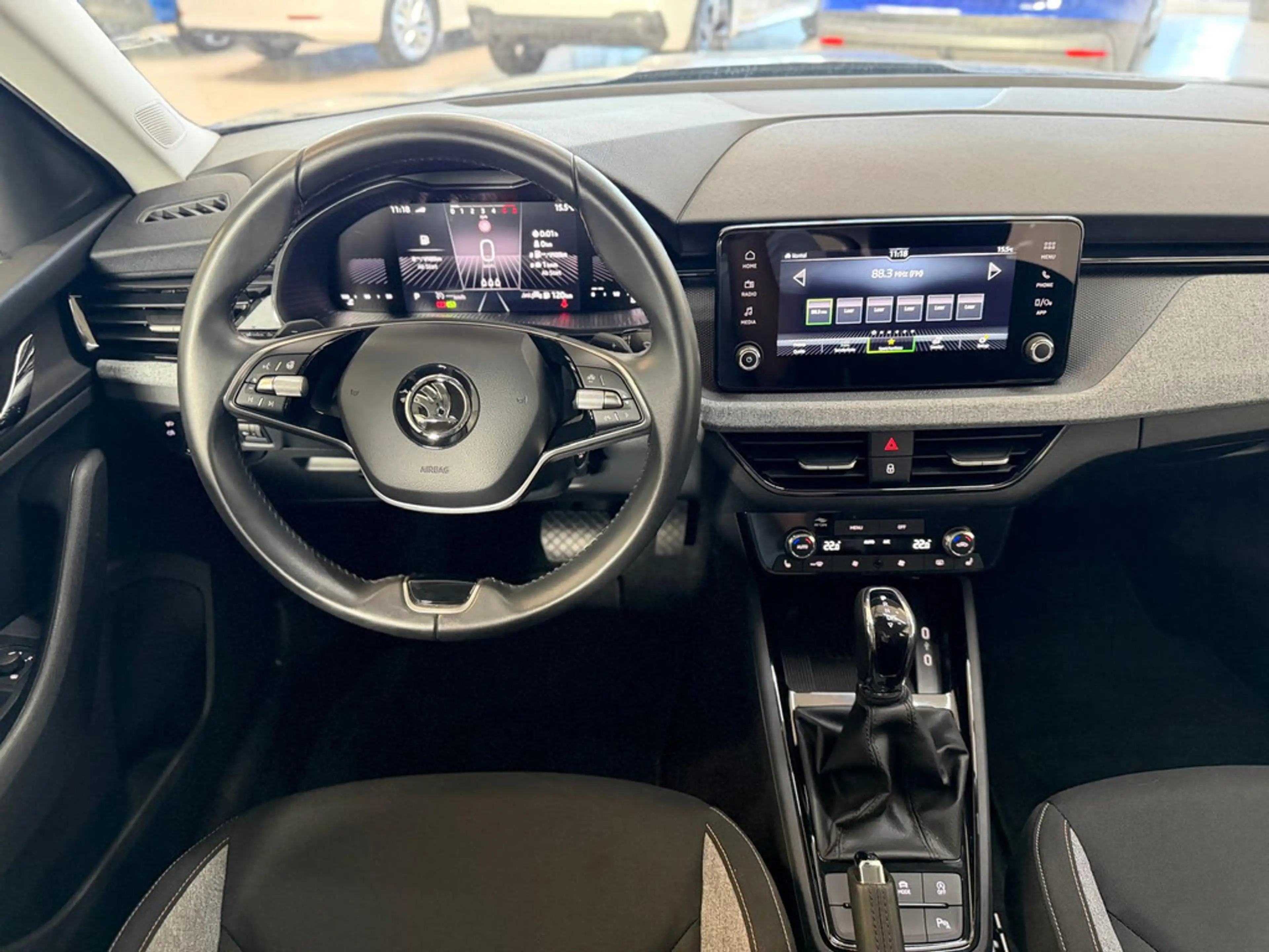 Skoda Kamiq 1.5 TSI Tour DSG PDC SHZ KAMERA LED — photo 13