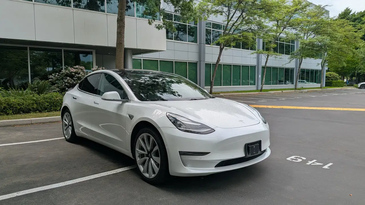 Tesla Model 3 fotografie Tesla Model 3