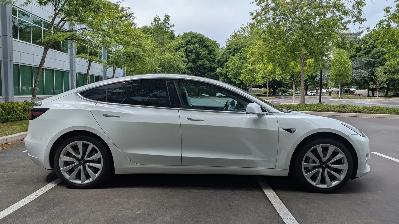 Tesla Model 3 fotografie Tesla Model 3