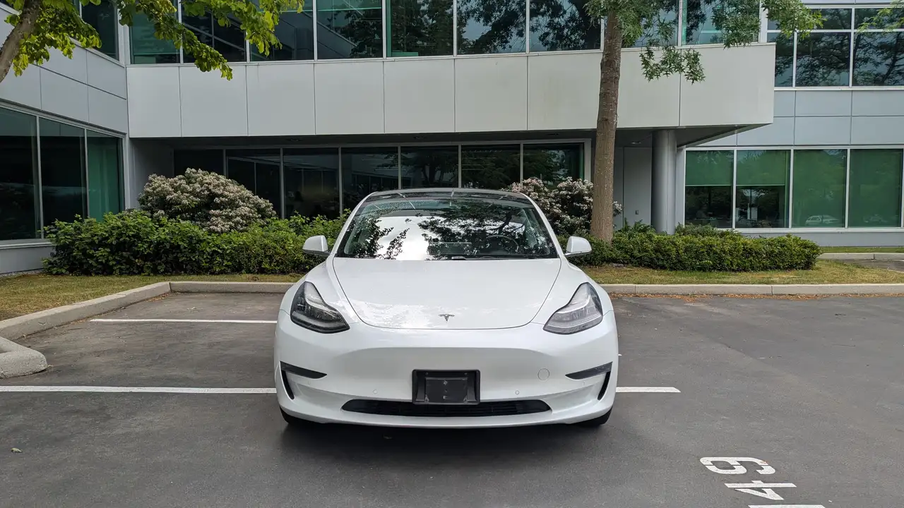 Tesla Model 3 fotografie Tesla Model 3
