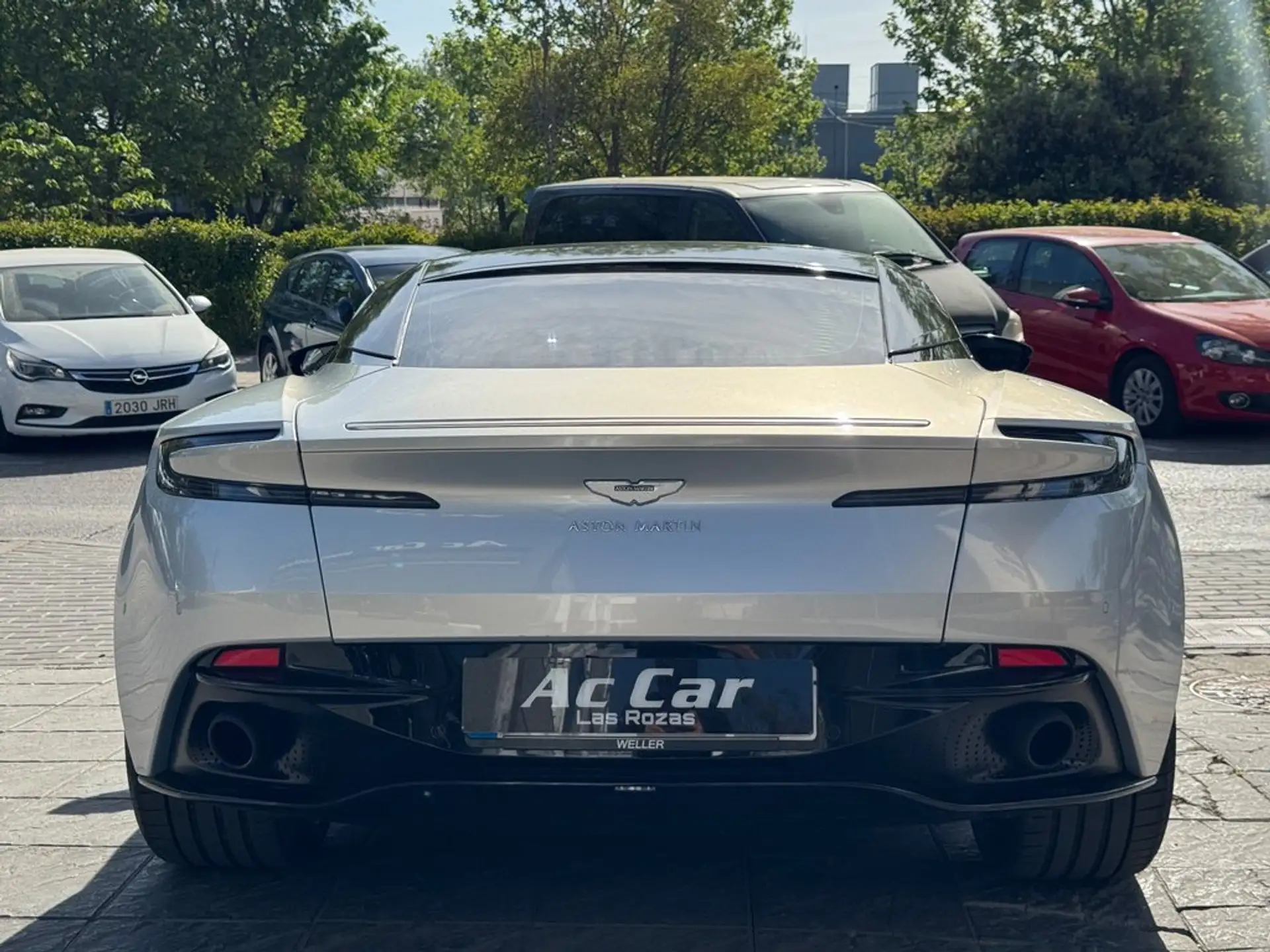 애스턴마틴 DB11 V8 2019 화이트 사진 5