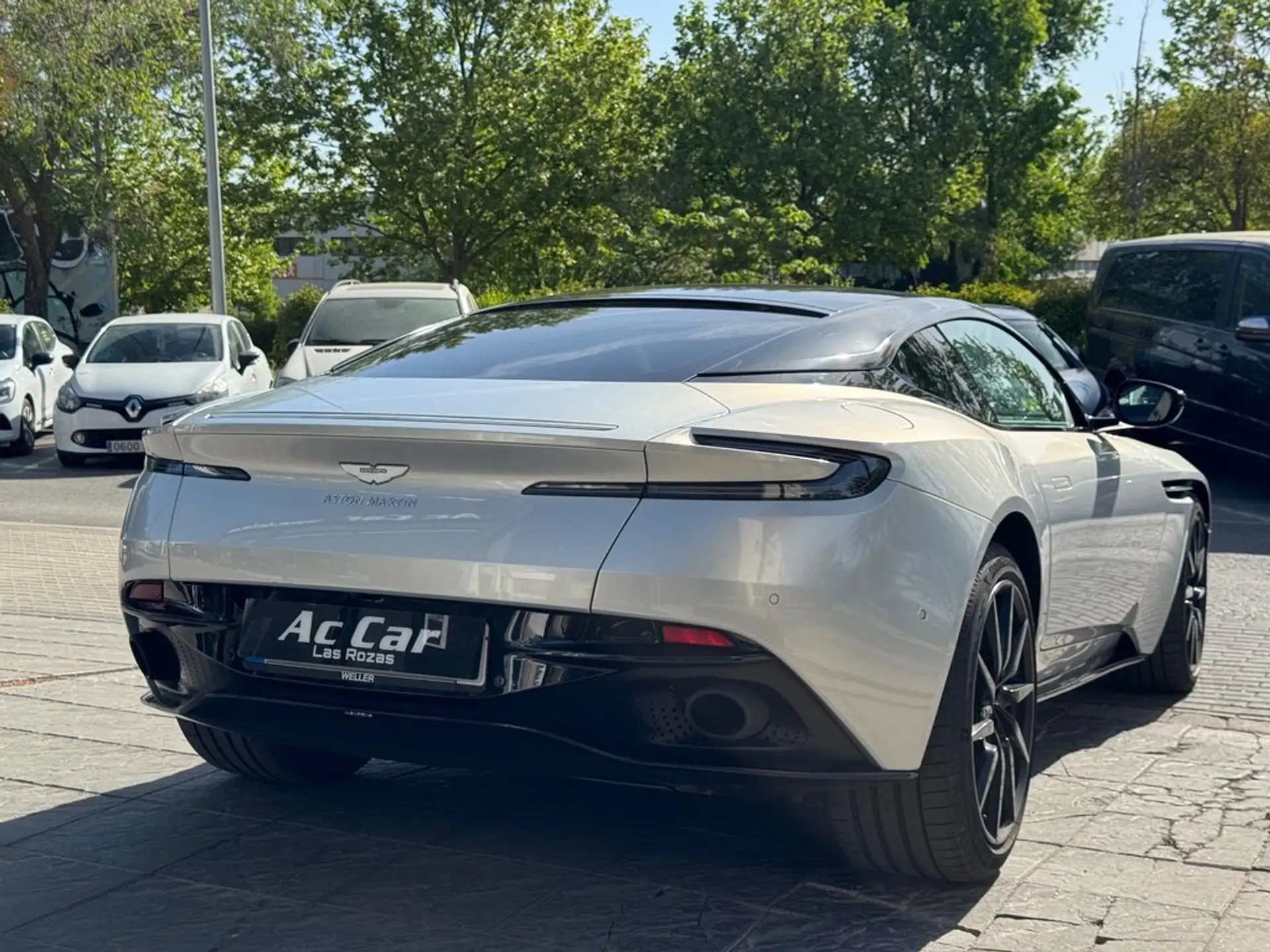 애스턴마틴 DB11 V8 2019 화이트 사진 4