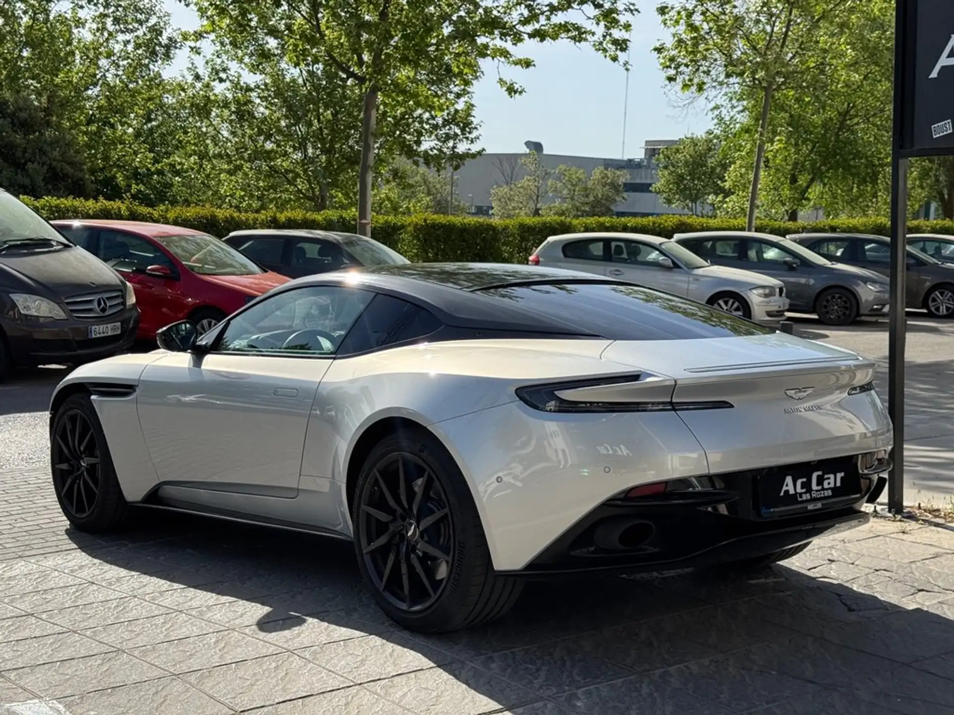 애스턴마틴 DB11 V8 2019 화이트 사진 6