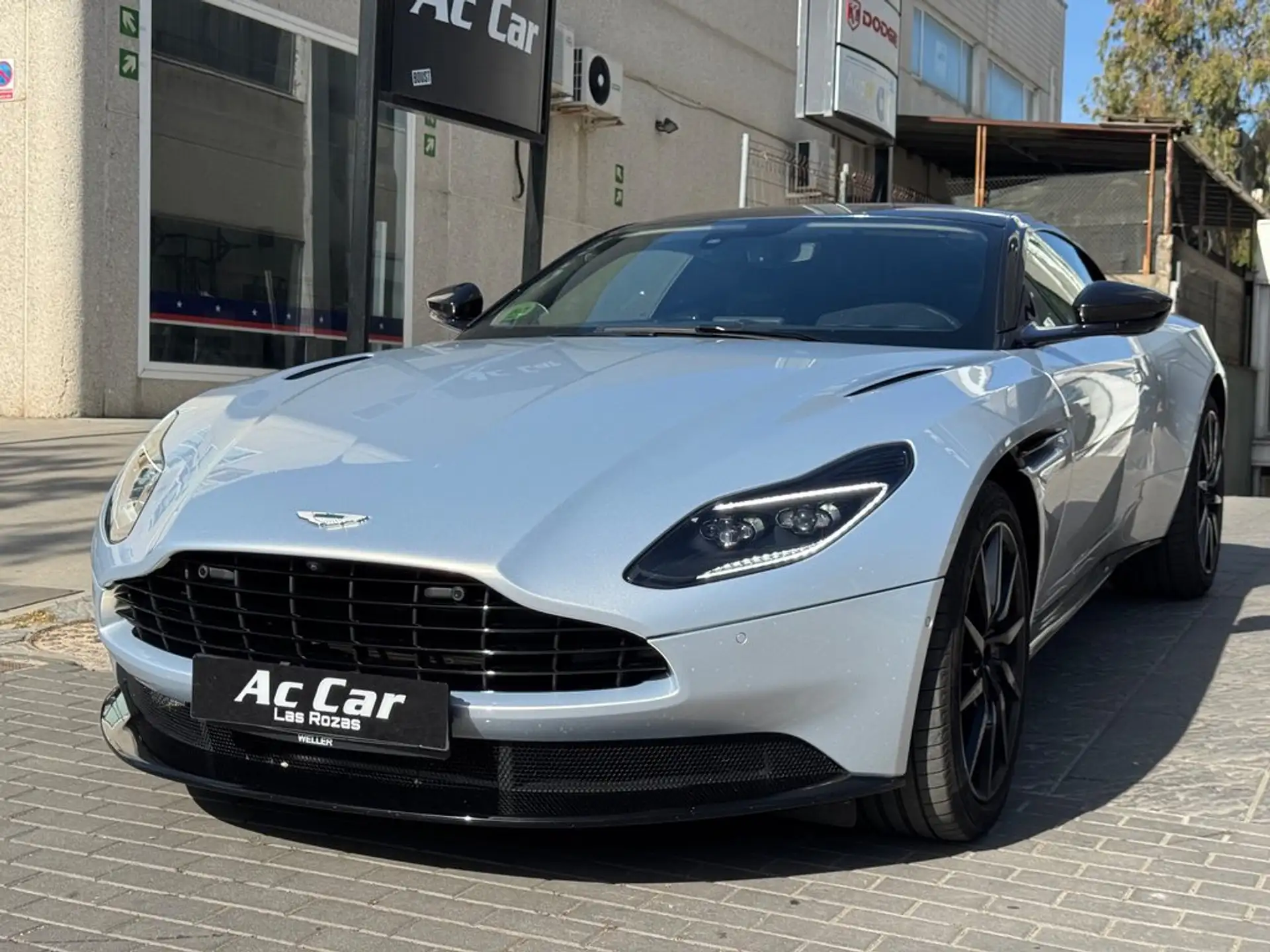 애스턴마틴 DB11 V8 2019 화이트 사진 3