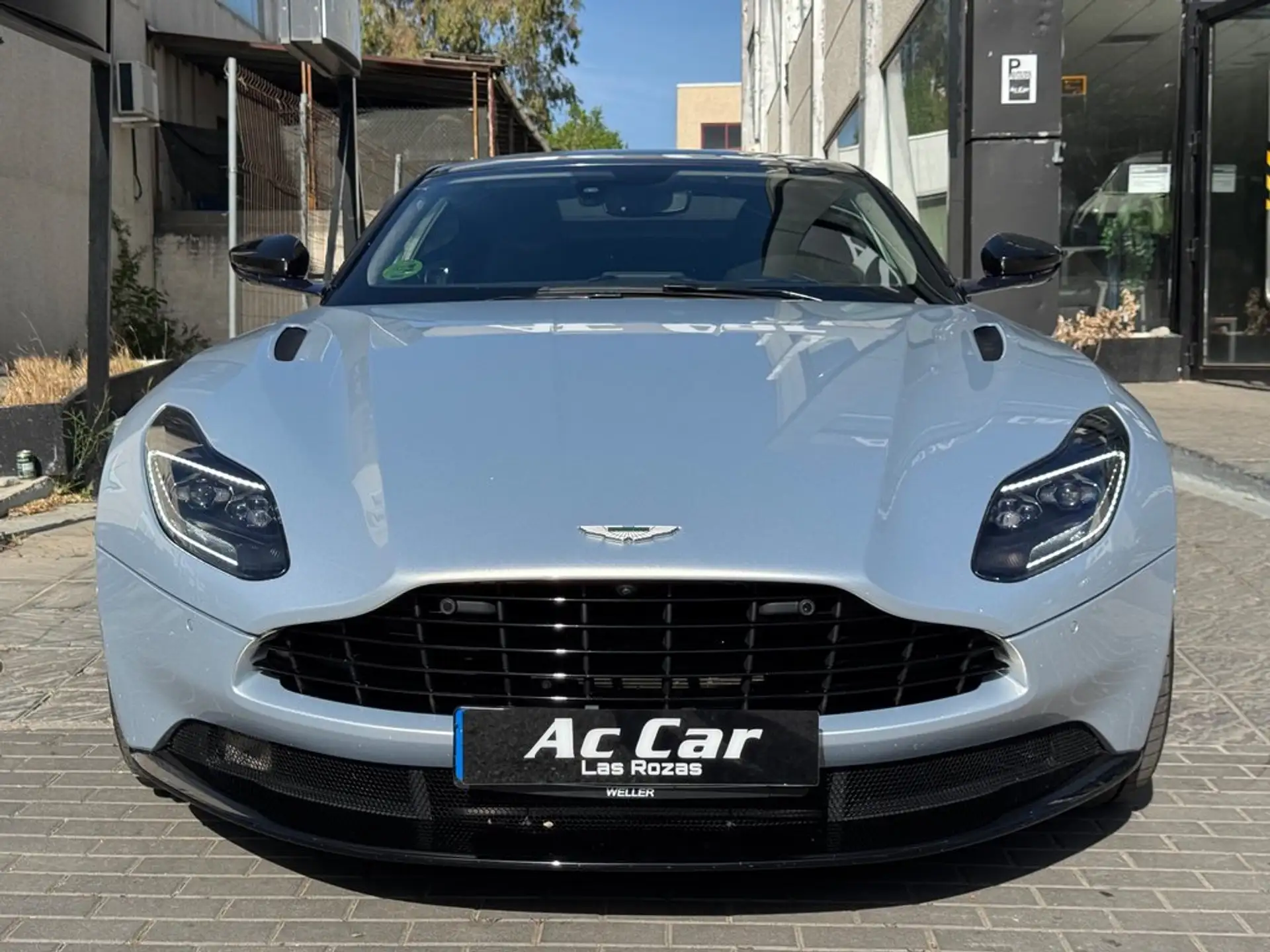 애스턴마틴 DB11 V8 2019 화이트 사진 2
