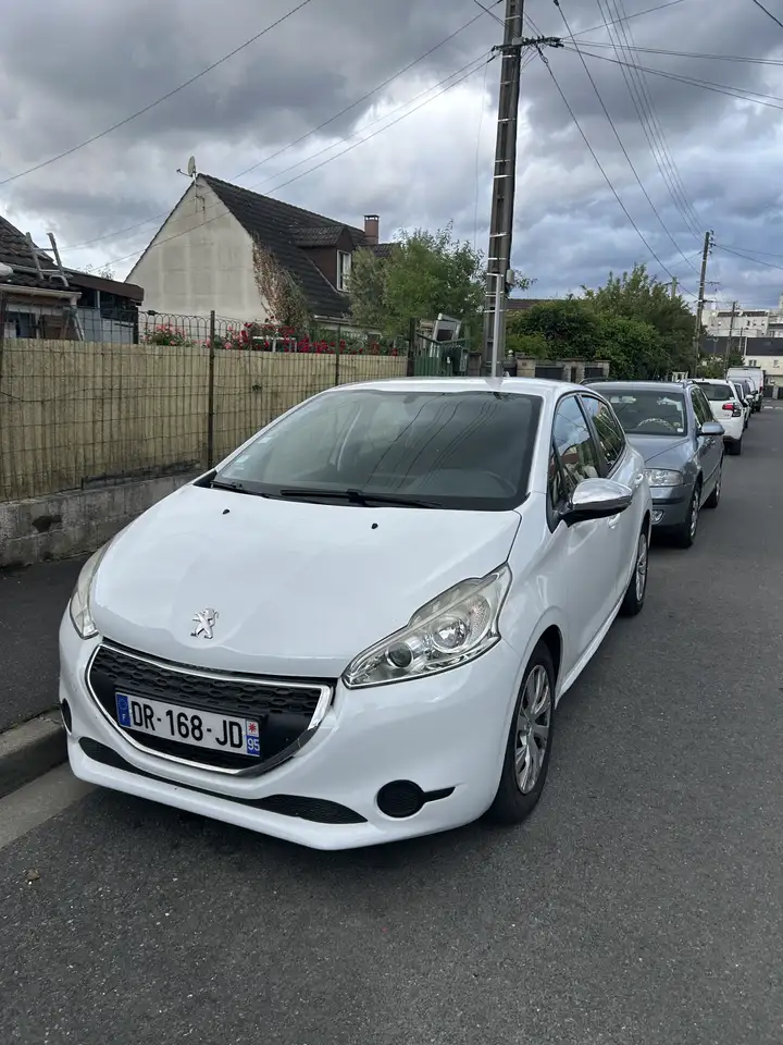 Peugeot 208 1.4 HDi 68ch BVM5 Active