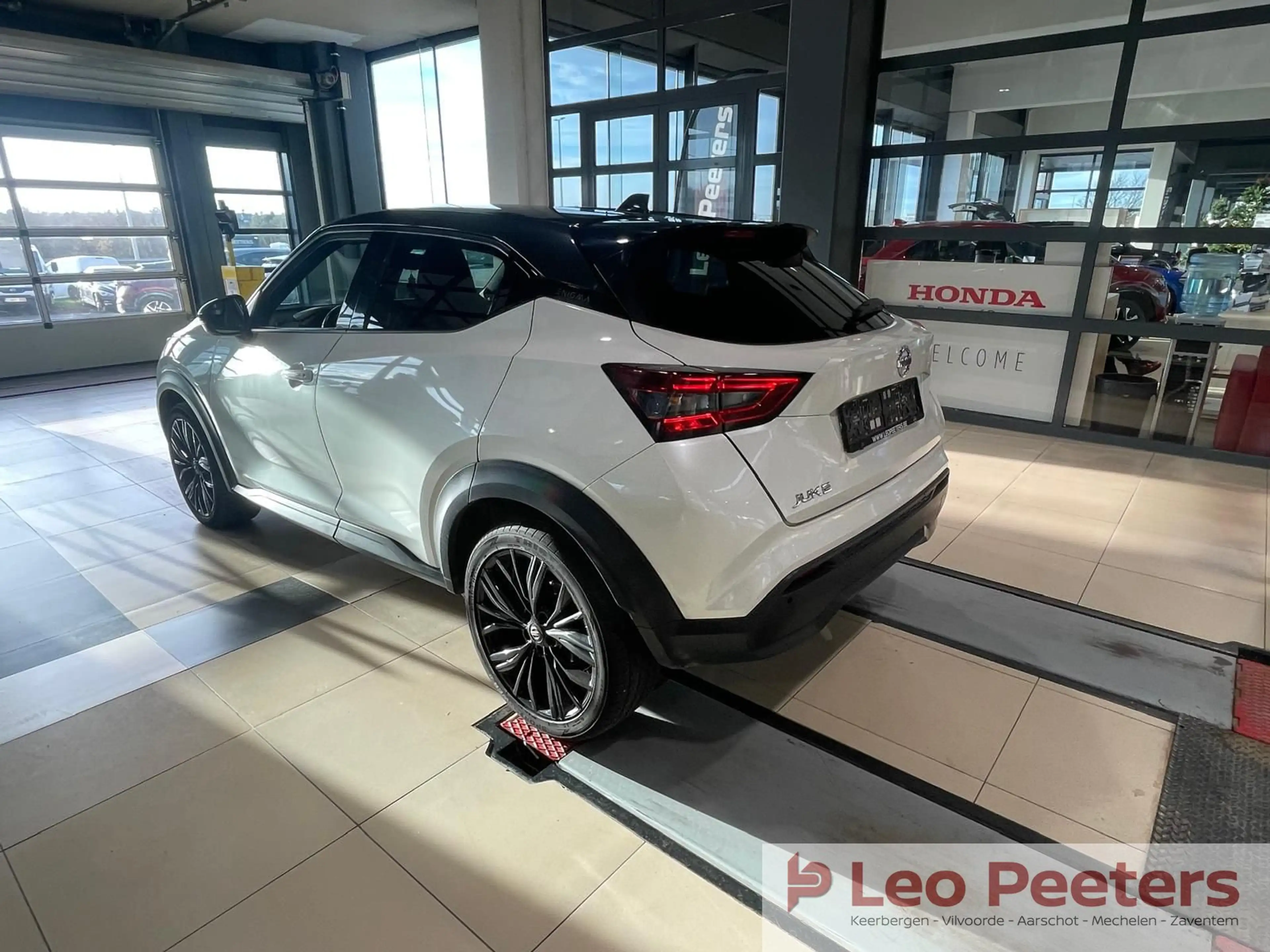 Nissan Juke DIG-T N-Connecta DCT — photo 6
