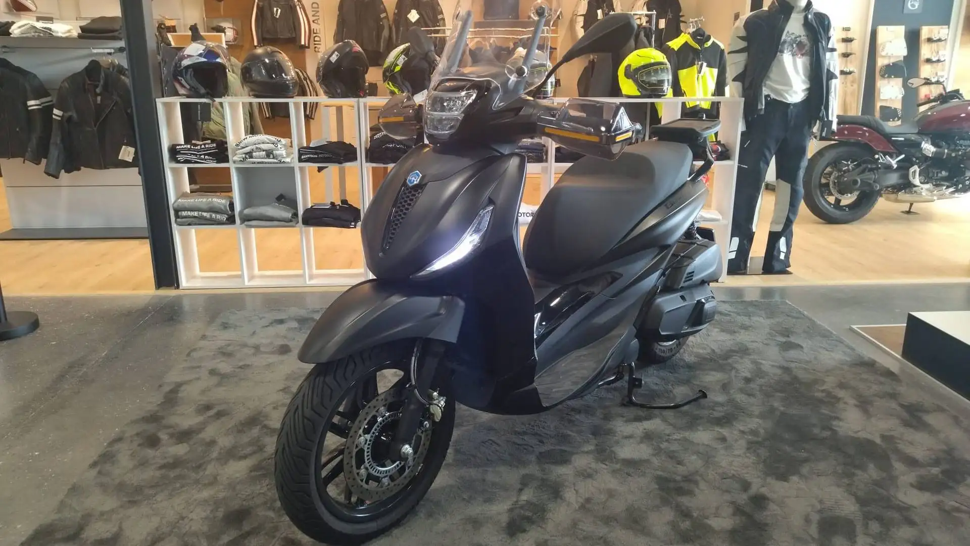 Piaggio Beverly 400 ie abs-asr Black Edition Černá - 2