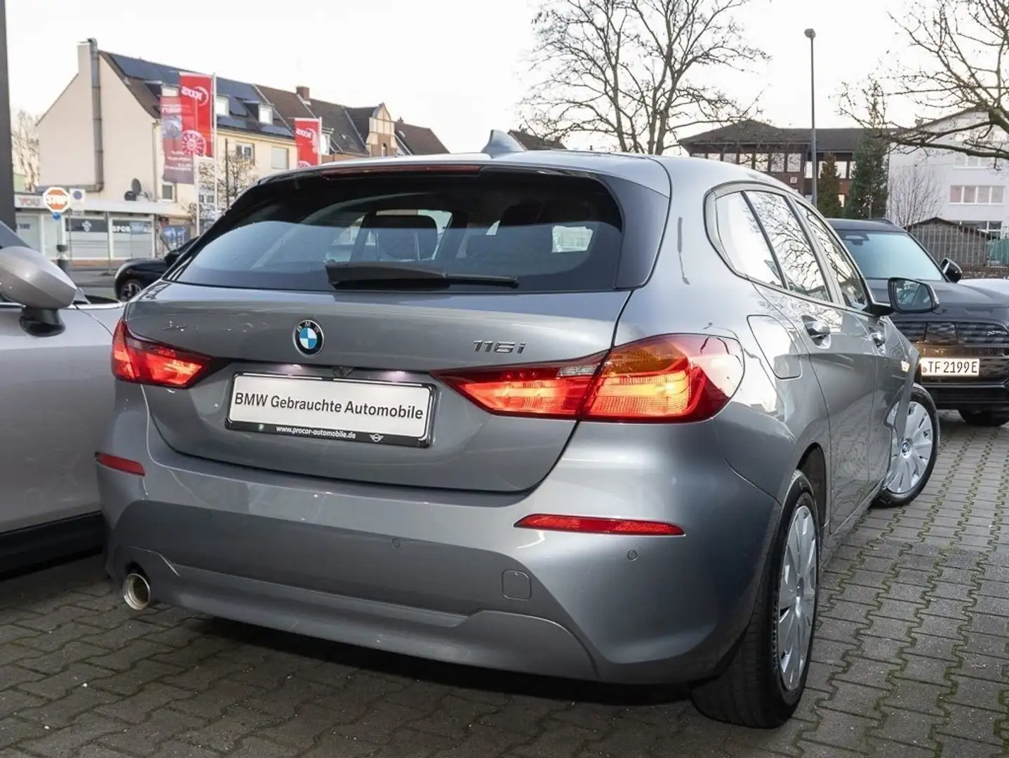 BMW 116 i DAB WLAN Parkassistent Klima Shz Grau - 2