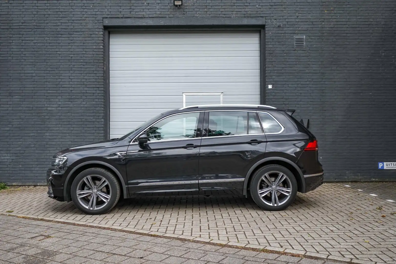 Volkswagen Tiguan 1.4 TSI ACT Comfortline R-line | Camera|Carplay|Ds Zwart - 2