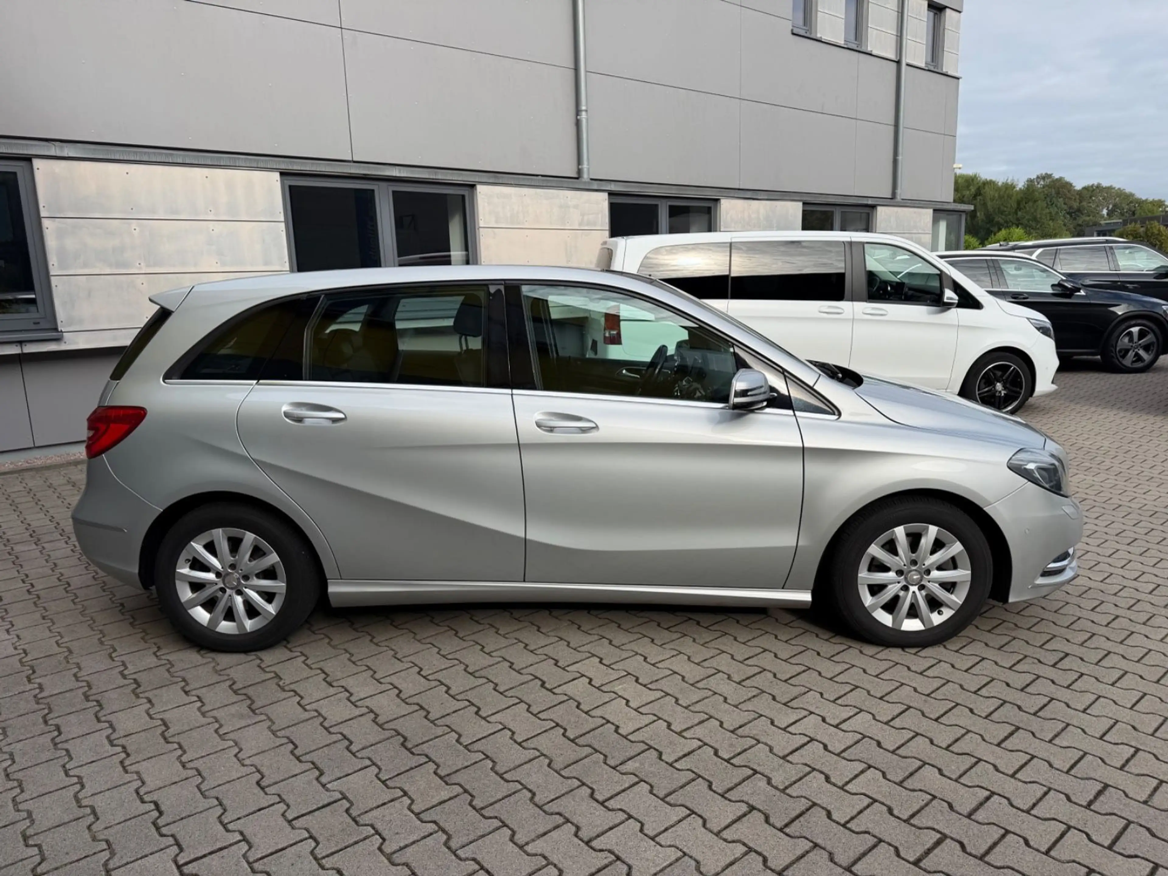 Mercedes-Benz B 220 CDI /STDHZG/SHZ/AUTOMATIK/LEDER/NAVI/ — photo 8
