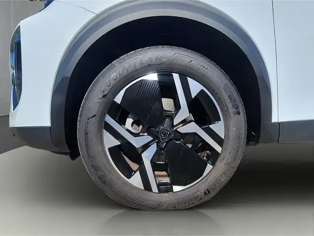 Peugeot 2008 view 11
