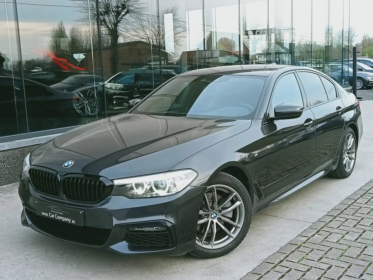 BMW 518 dA M-SPORT 2.0D 150PK/GPS/LEDER/SFEER/CAM/XENON Šedá - 2