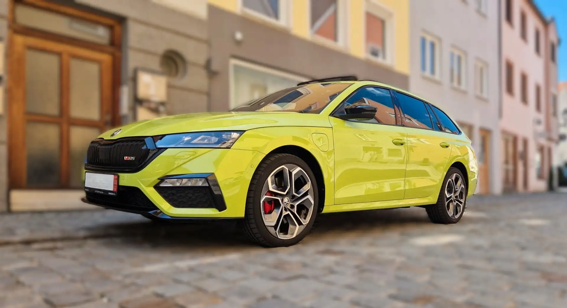 Skoda Octavia Combi RS iV 245PS + Pan.dach + AHK TOP Grün - 1