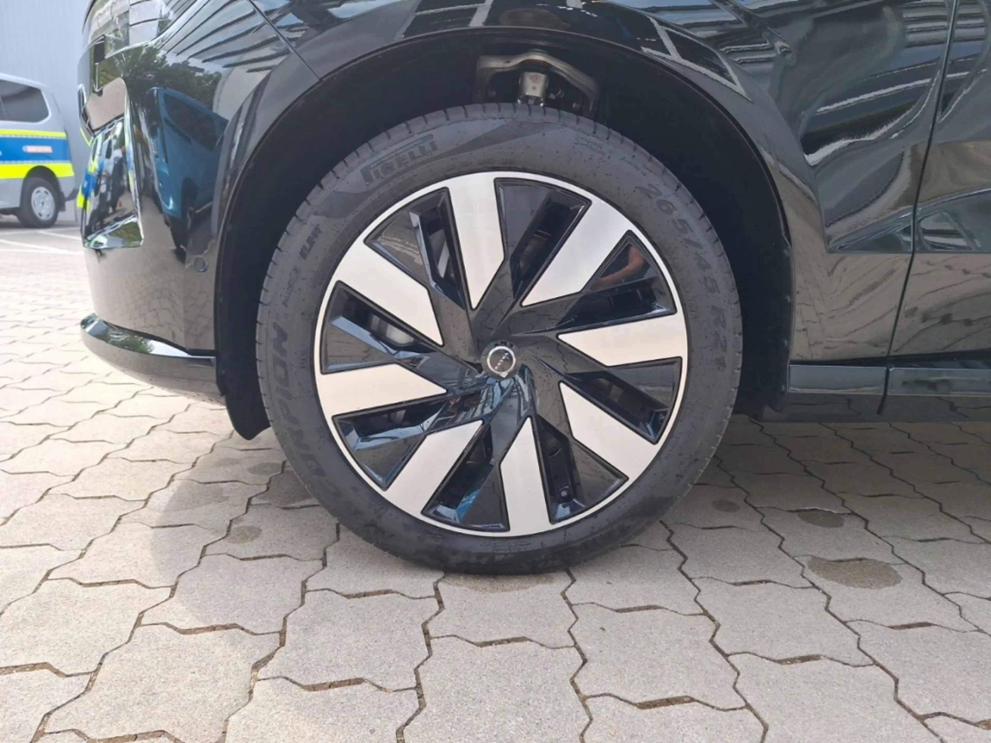 Volvo EX90 Plus Executive Edition — photo 13