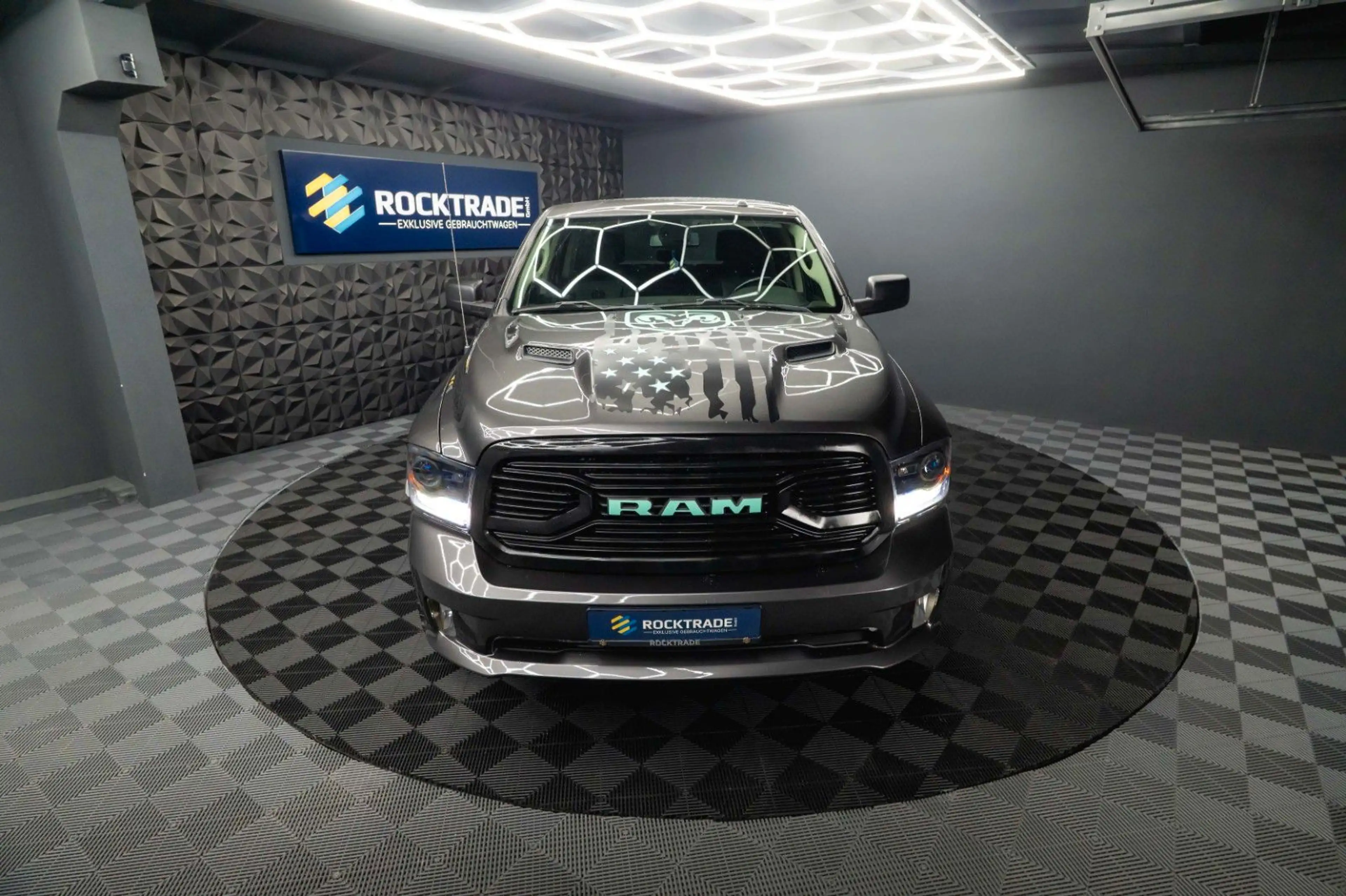 Dodge RAM 5.7 V8 HEMI 4x4 OFFROAD Night-Paket *LED* — photo 11