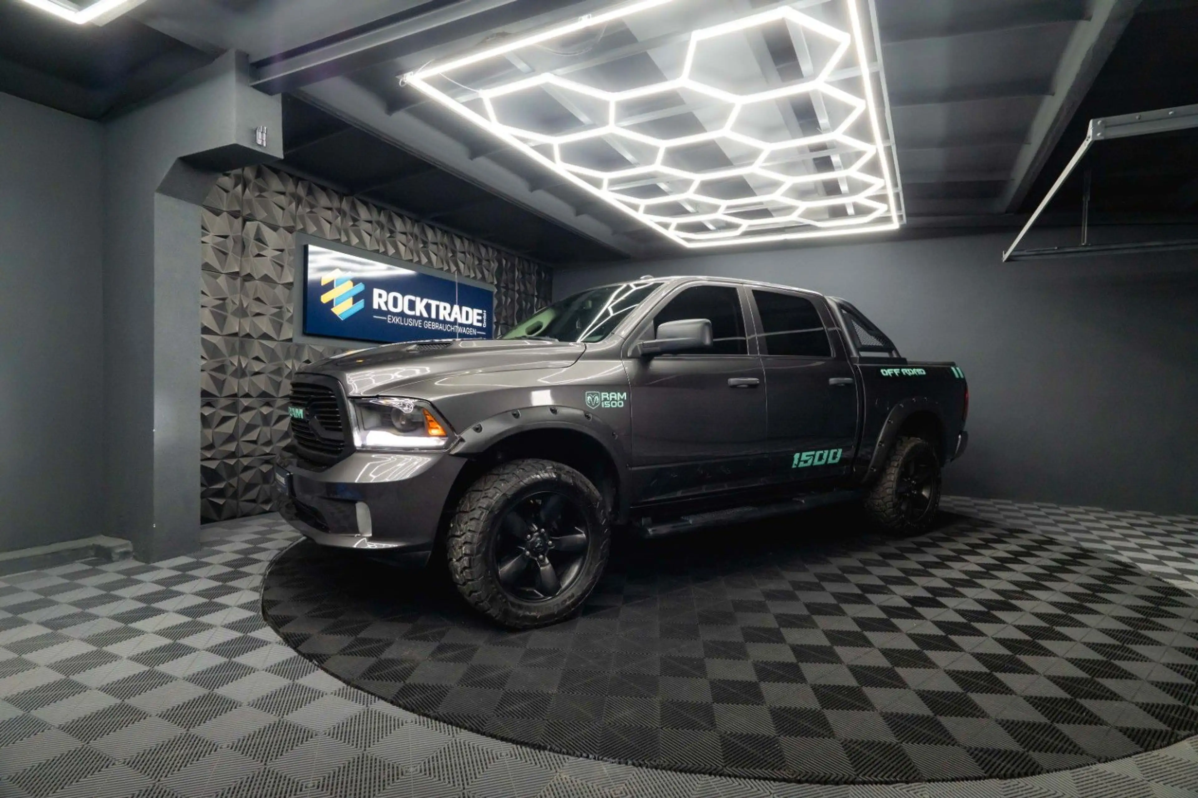 Dodge RAM 5.7 V8 HEMI 4x4 OFFROAD Night-Paket *LED* — photo 10