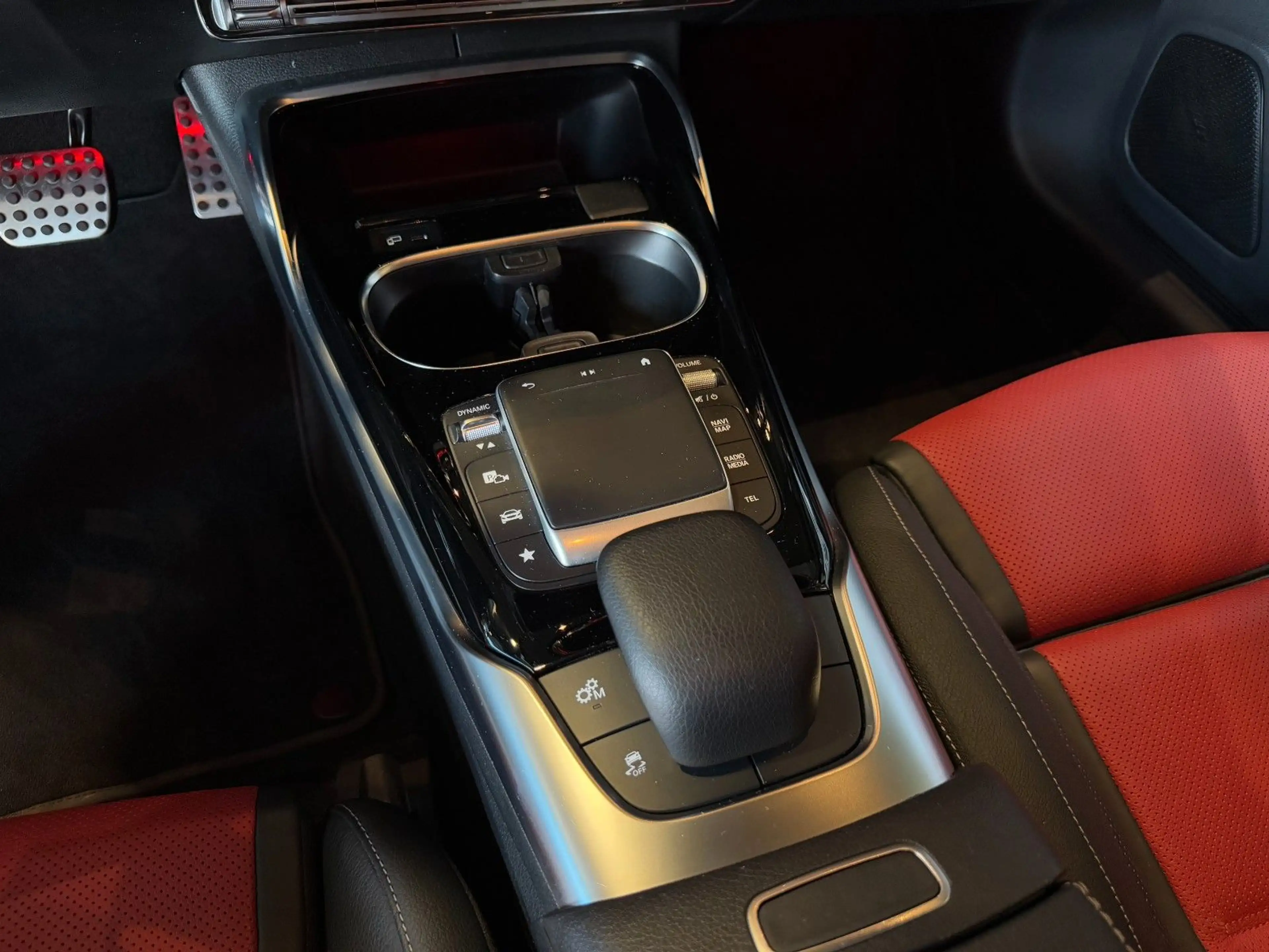 Mercedes-Benz A 35 AMG Limousine*Pano*Schalensitze*Aero*HeadUp — photo 21